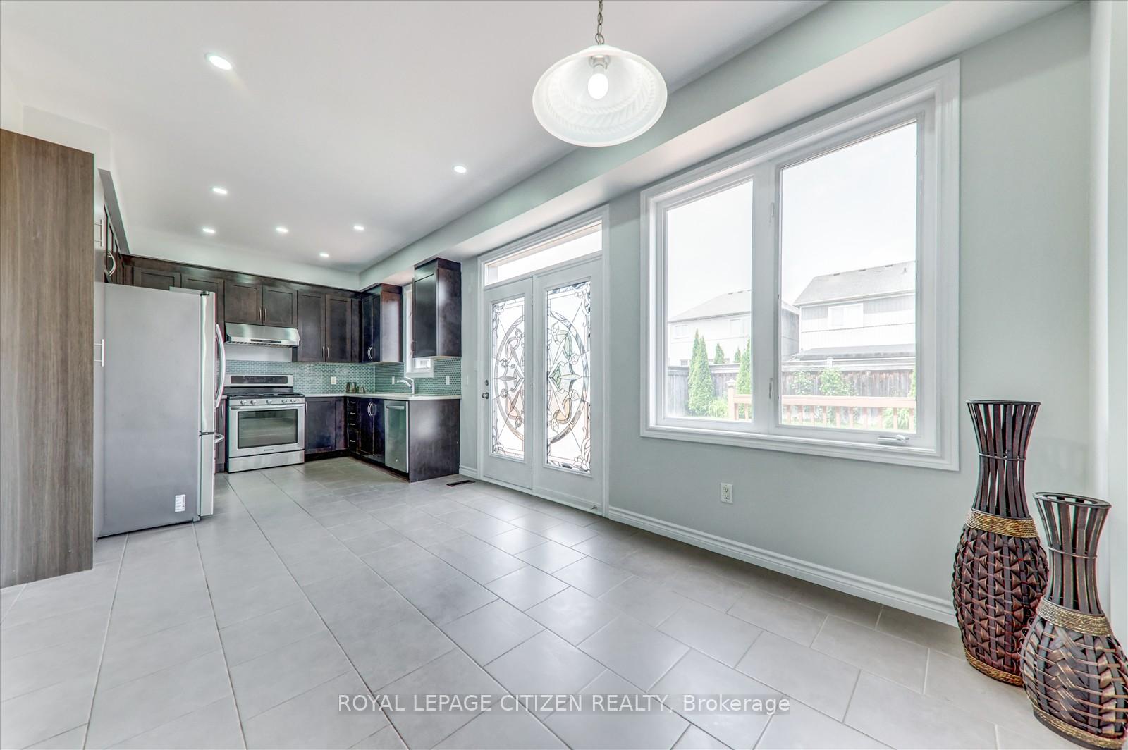 Photo 6 of 22 Ted Miller Crescent, Clarington, Bowmanville — HOMEH