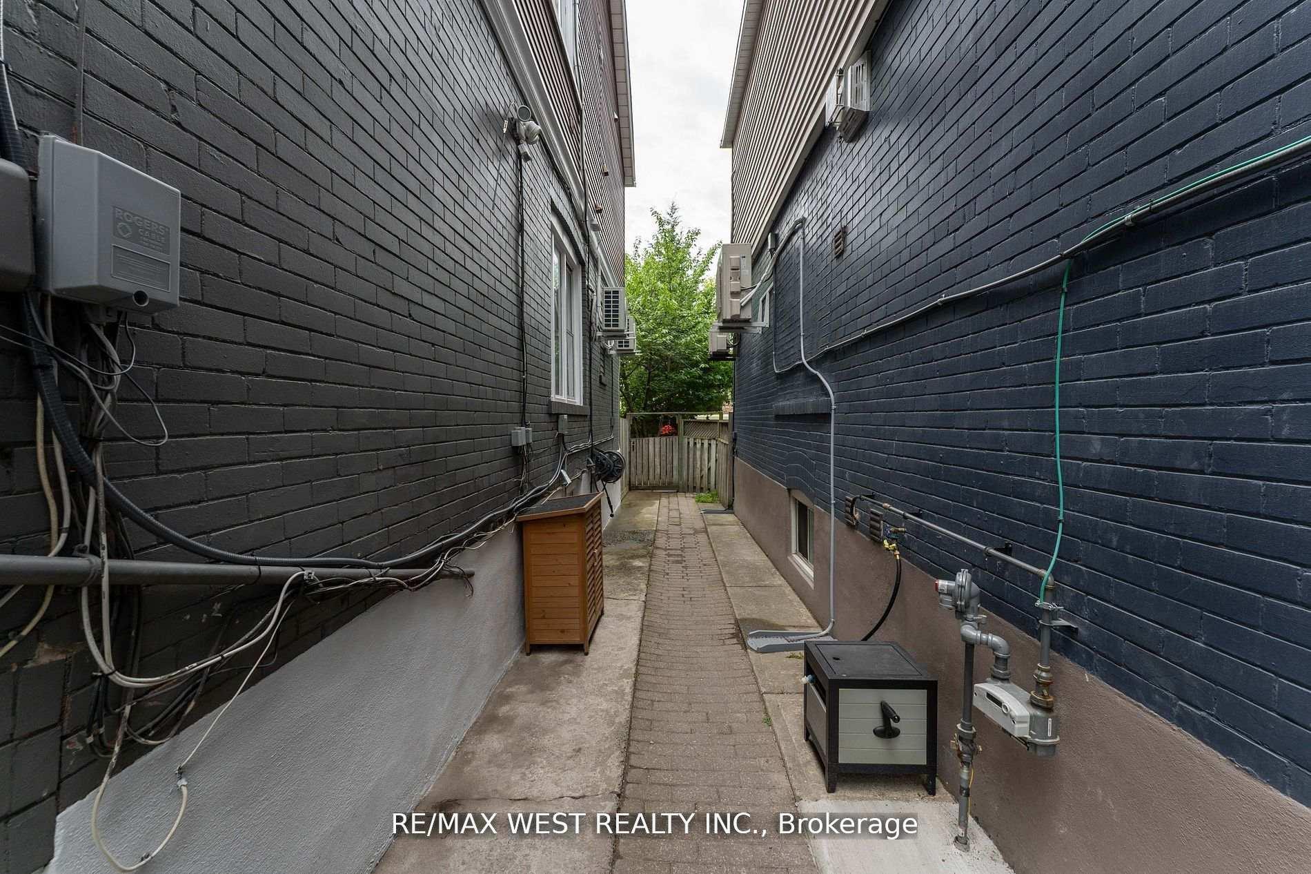 Photo 40 of 420 Kingston Road, Toronto, The Beaches — HOMEH