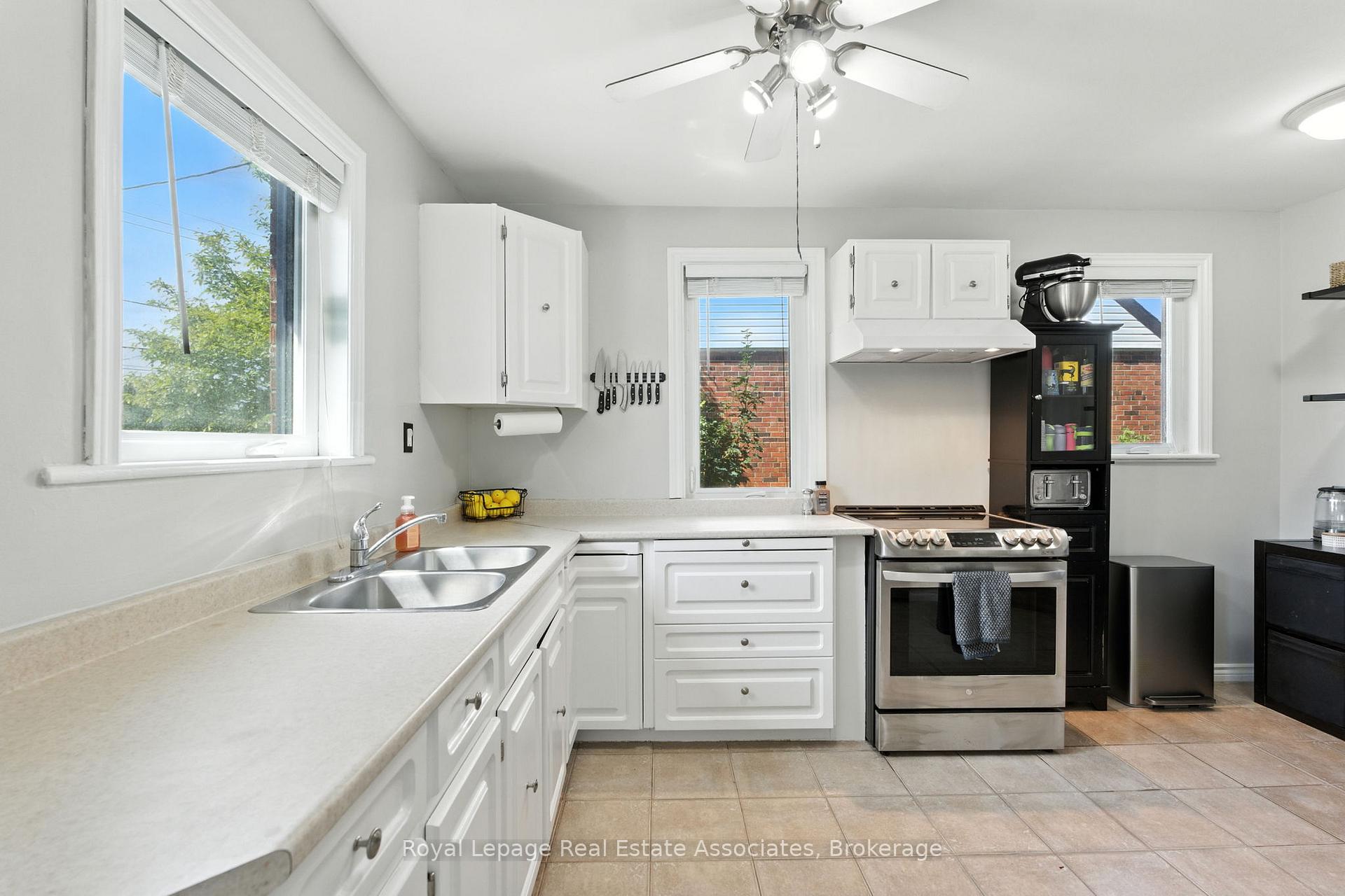 Photo 12 of 7 Deer Avenue, Hamilton, Sunninghill — HOMEH