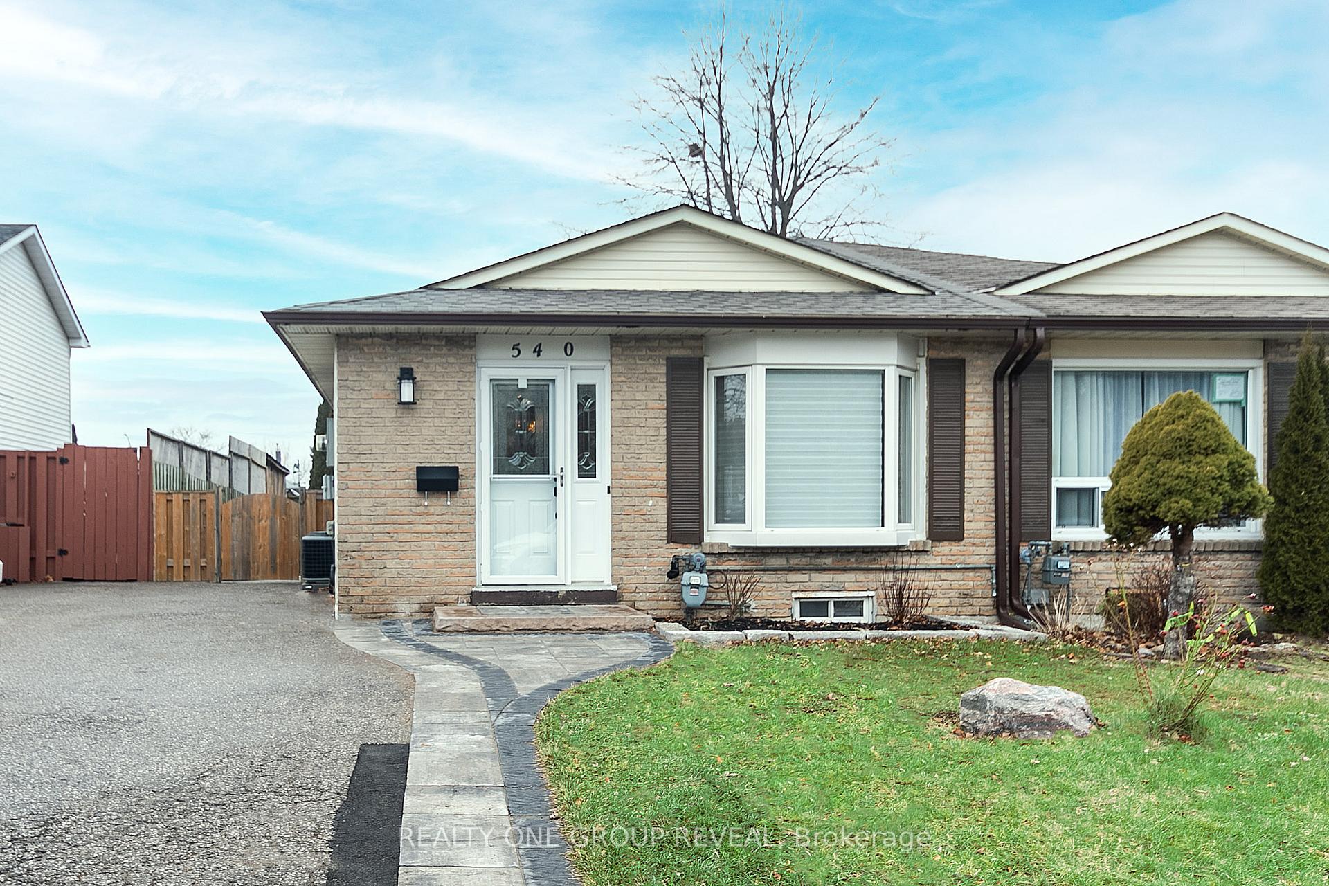 Photo 2 of 540 Muirfield Street, Oshawa, Donevan — HOMEH