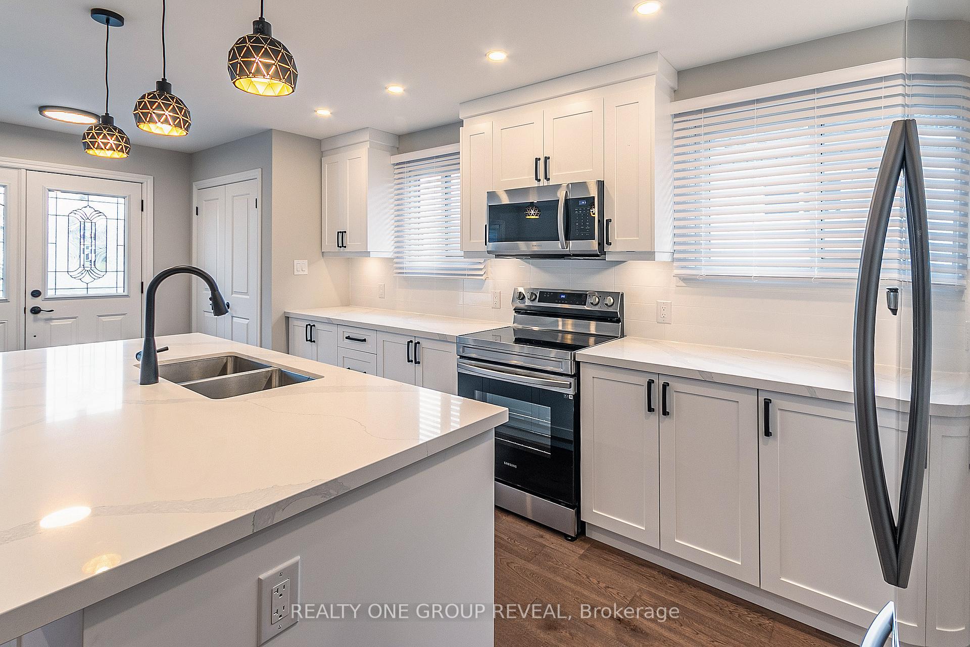 Photo 5 of 540 Muirfield Street, Oshawa, Donevan — HOMEH