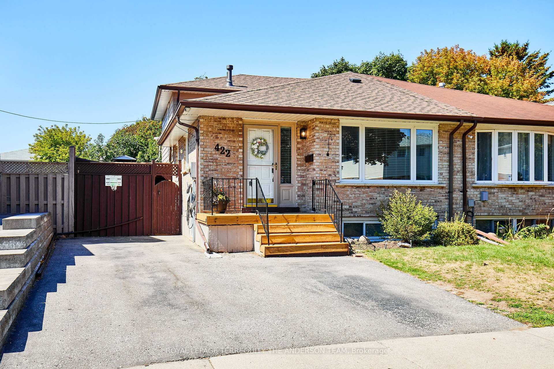 Photo 3 of 422 Laguna Street, Oshawa, Eastdale — HOMEH