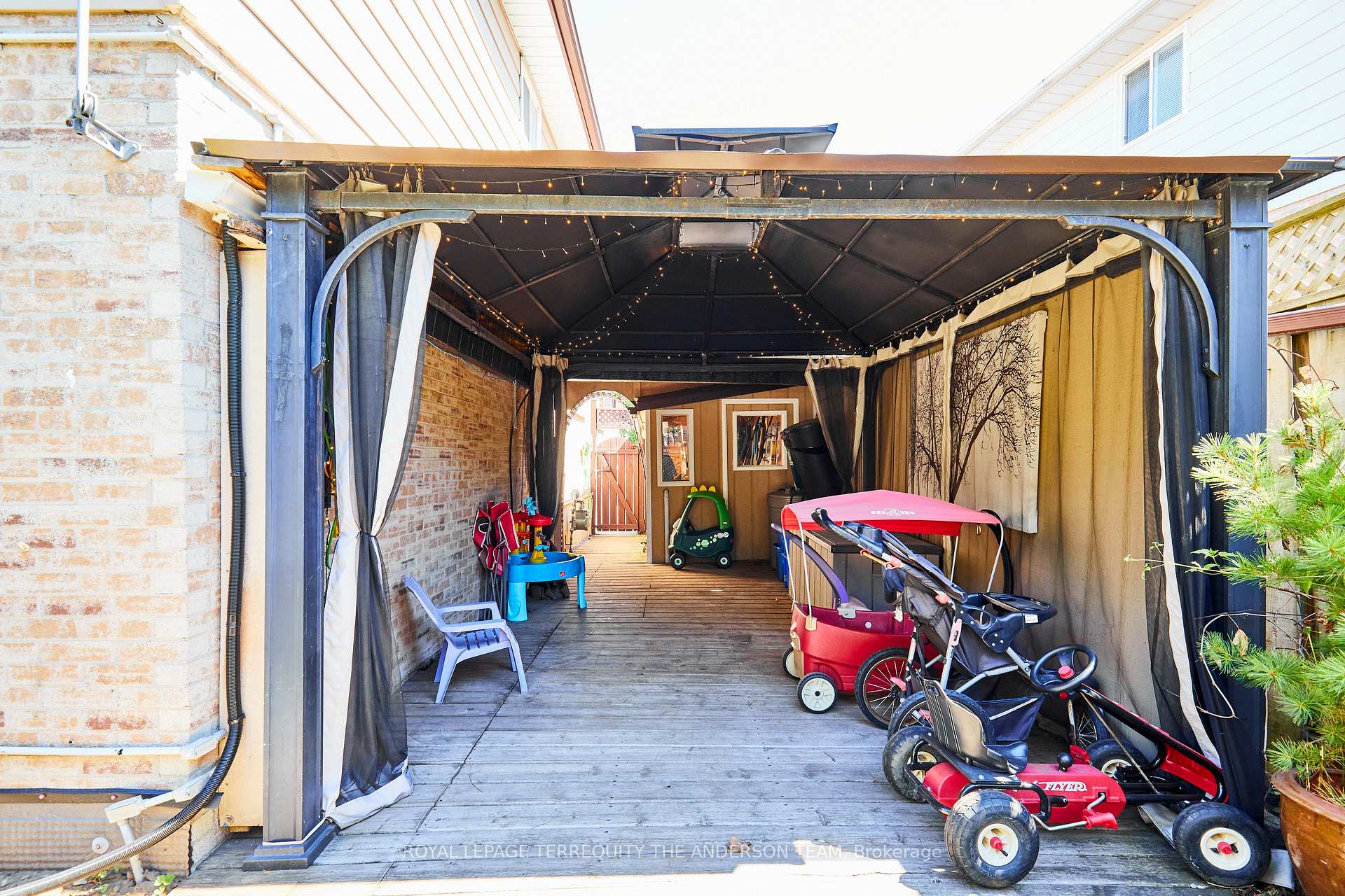 Photo 6 of 422 Laguna Street, Oshawa, Eastdale — HOMEH