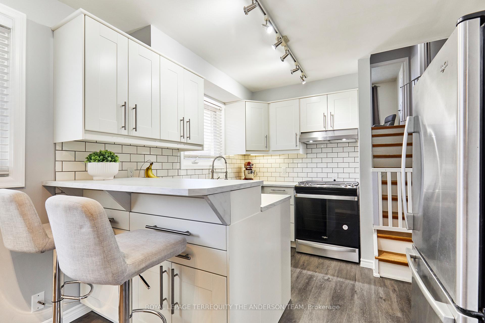 Photo 8 of 422 Laguna Street, Oshawa, Eastdale — HOMEH