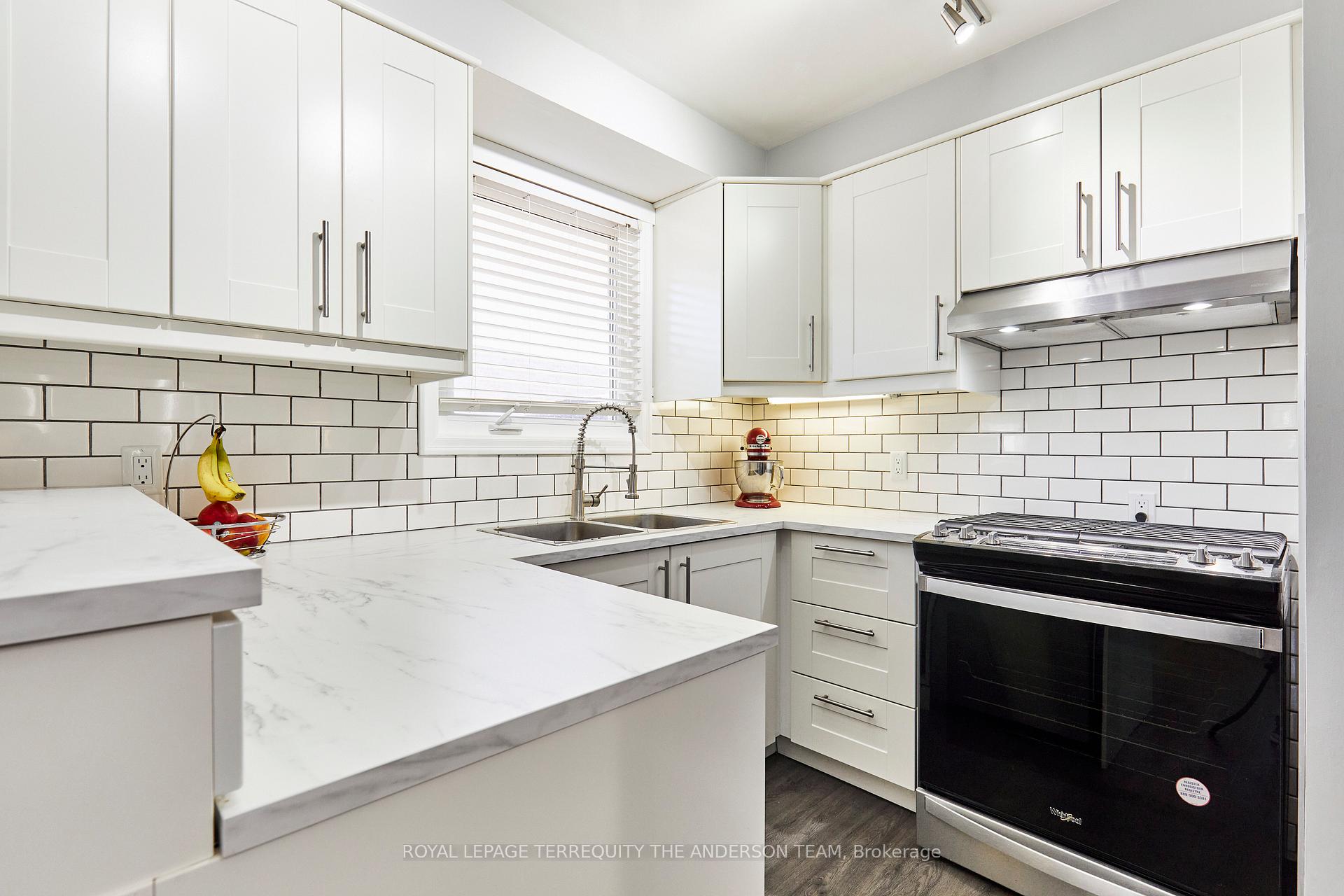 Photo 9 of 422 Laguna Street, Oshawa, Eastdale — HOMEH