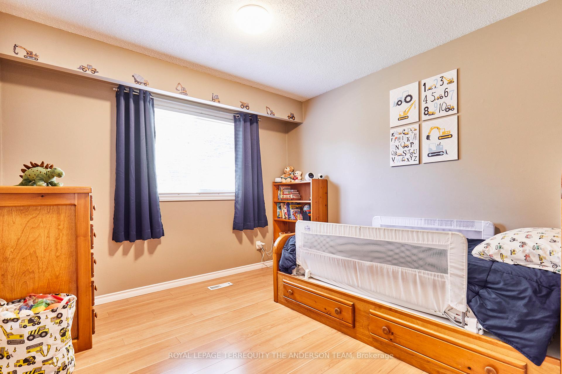Photo 40 of 422 Laguna Street, Oshawa, Eastdale — HOMEH