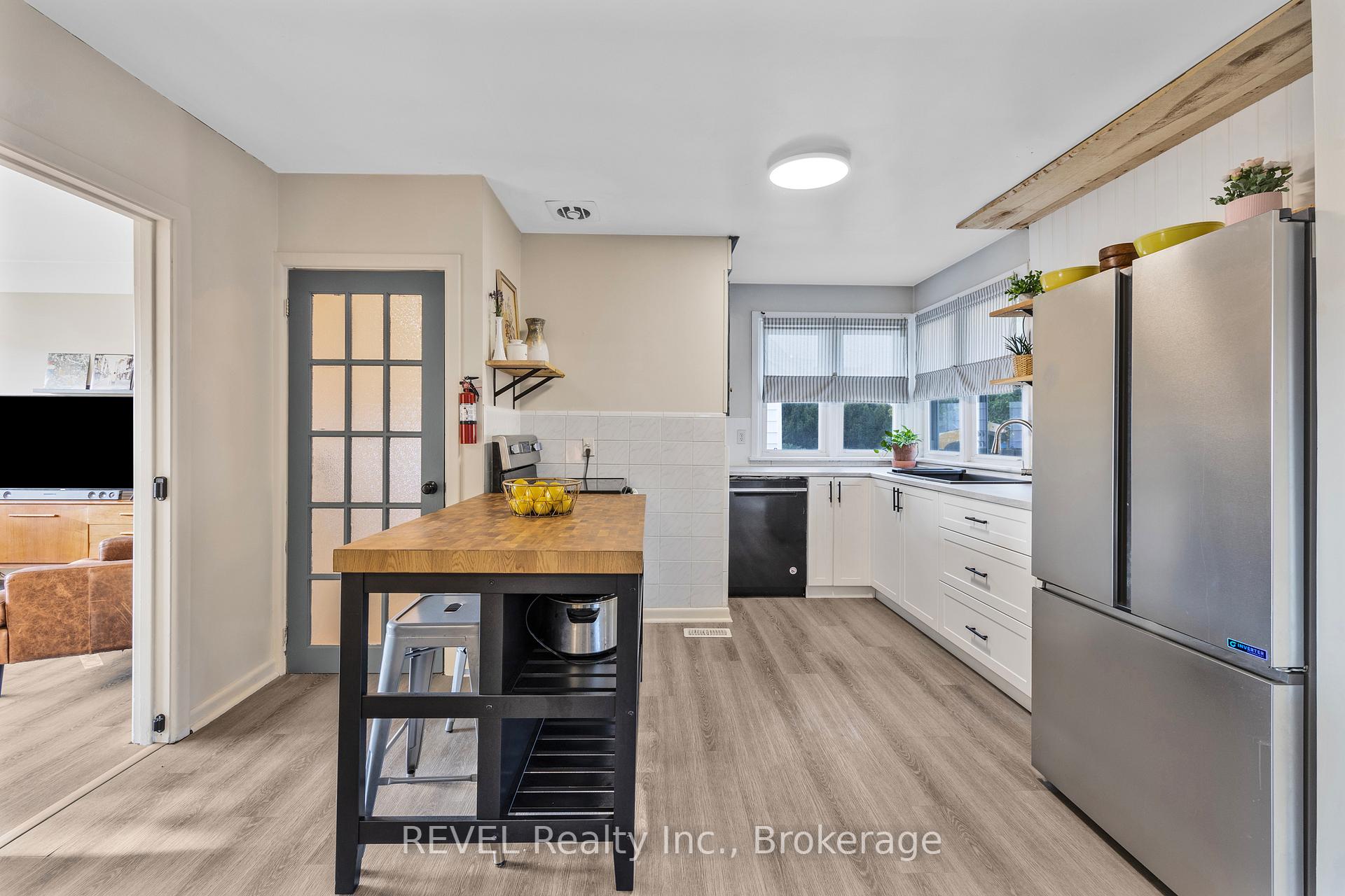 Photo 6 of 146 Gray Road, Hamilton, Stoney Creek — HOMEH