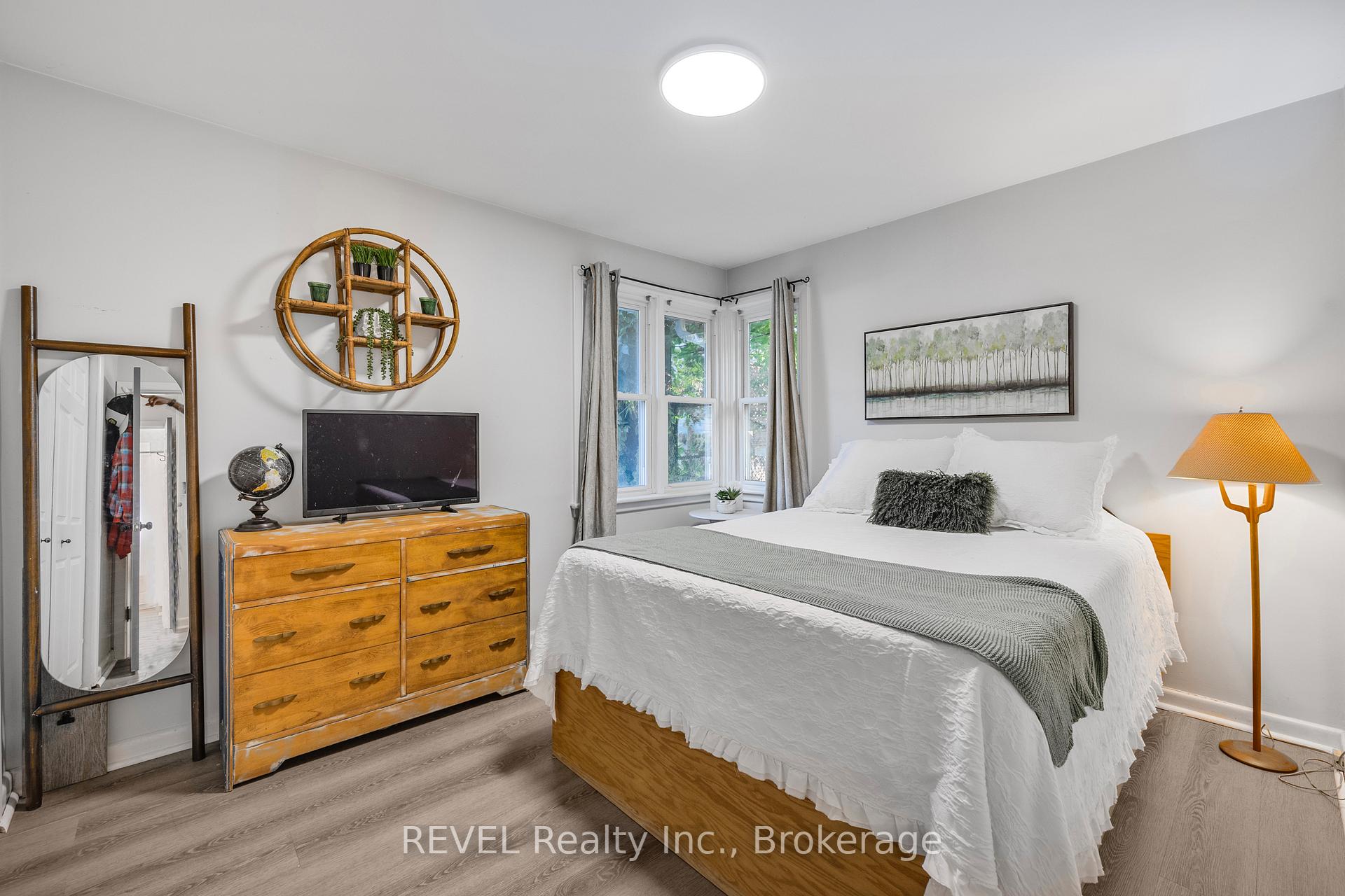 Photo 3 of 146 Gray Road, Hamilton, Stoney Creek — HOMEH