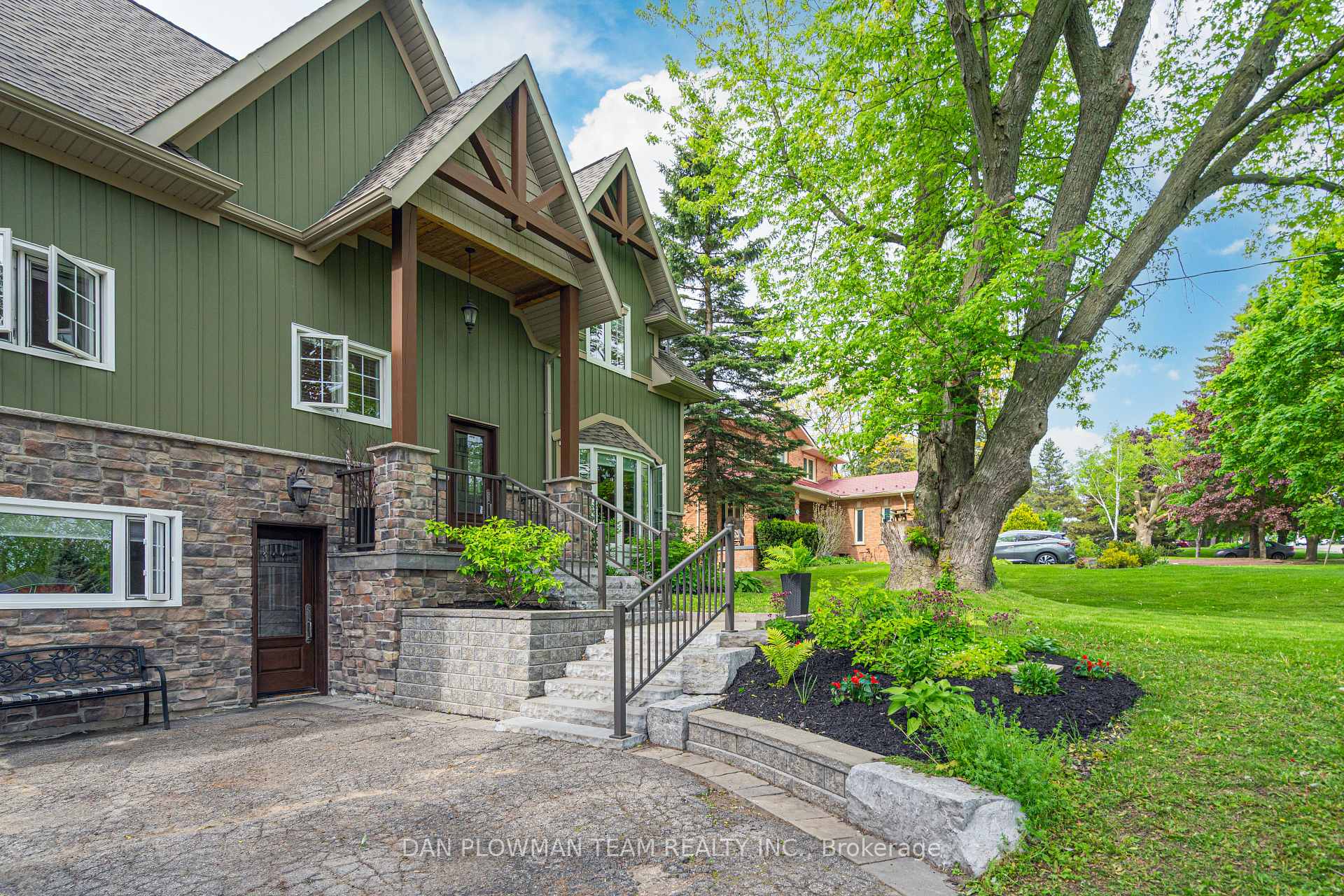 Photo 3 of 28 Bradley Boulevard, Clarington, Rural Clarington — HOMEH