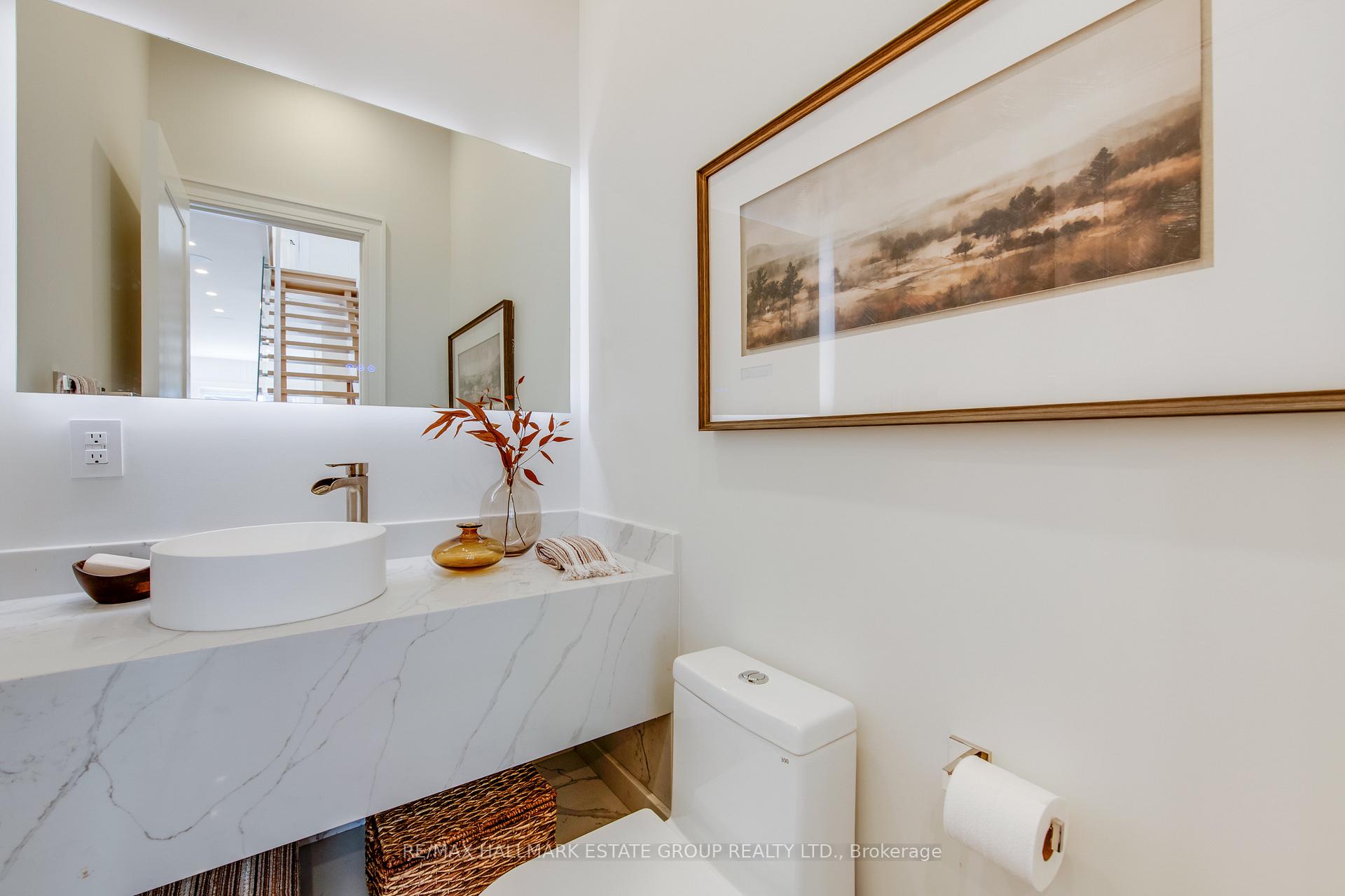 Photo 4 of 44 Waverley Road, Toronto, The Beaches — HOMEH