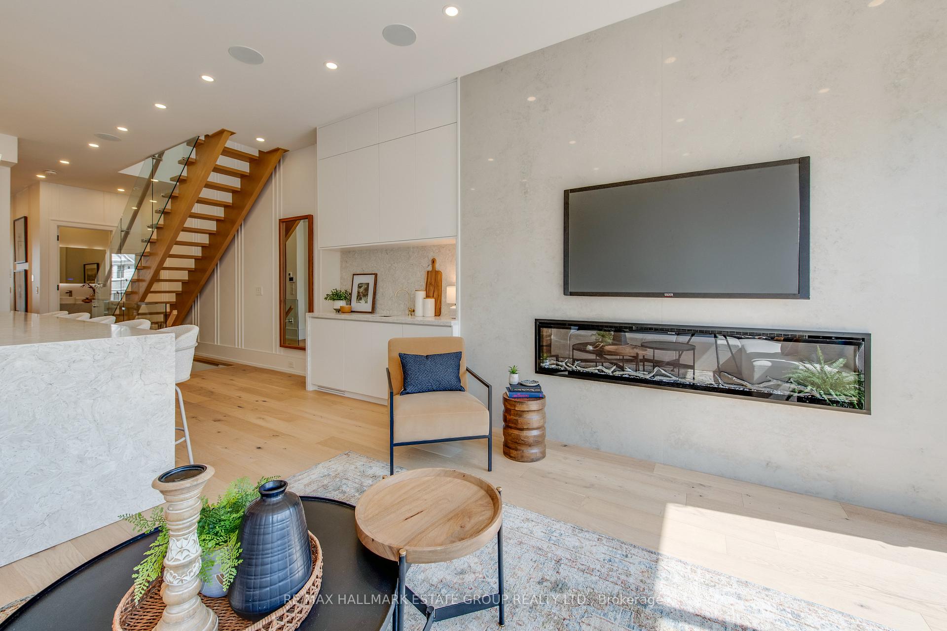 Photo 6 of 44 Waverley Road, Toronto, The Beaches — HOMEH