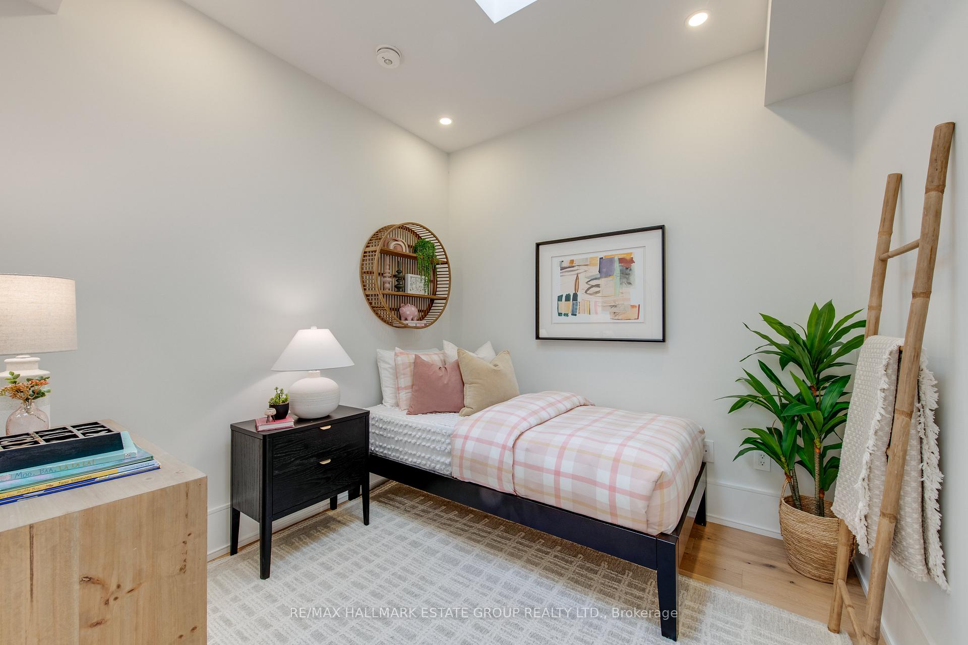 Photo 20 of 44 Waverley Road, Toronto, The Beaches — HOMEH