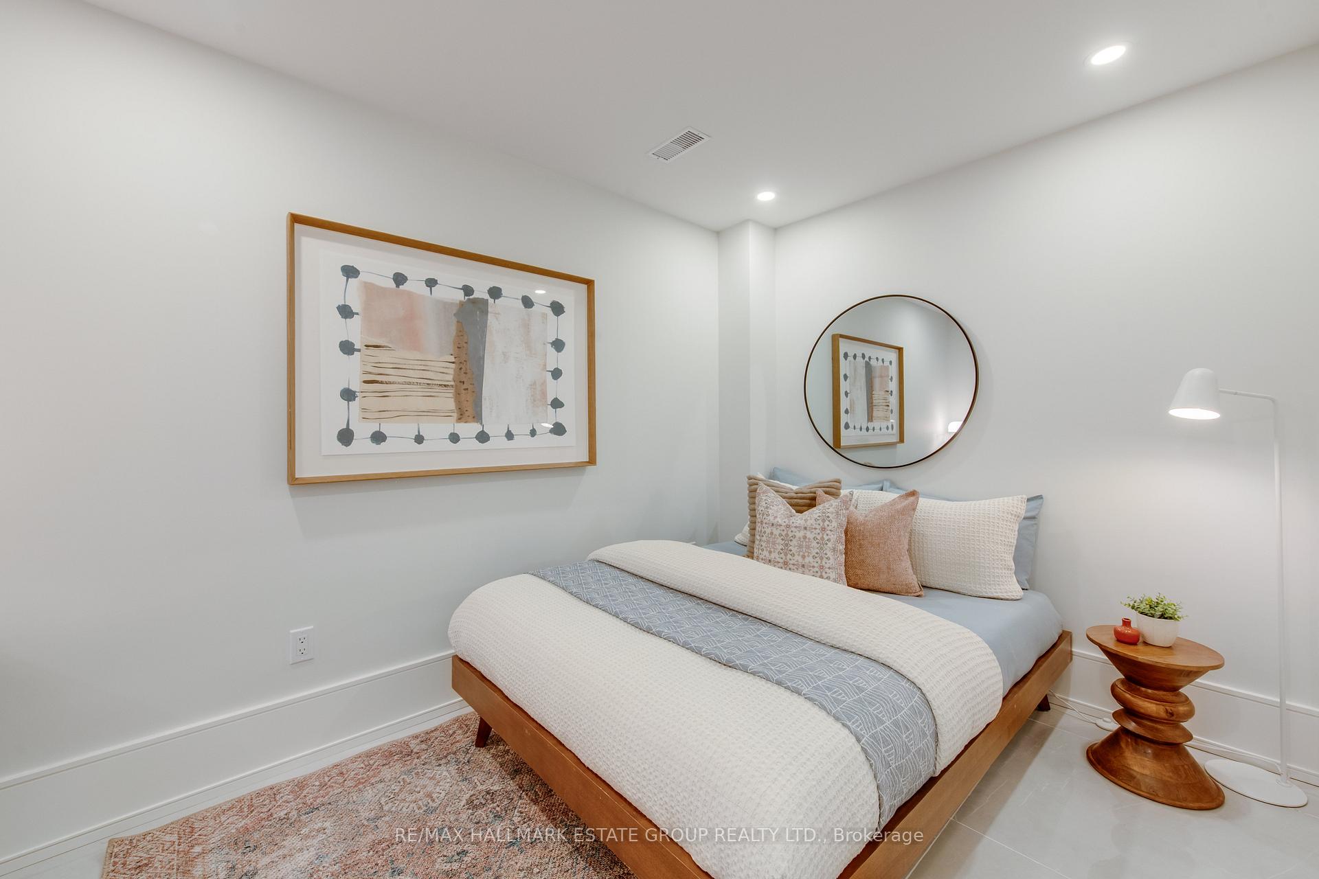 Photo 26 of 44 Waverley Road, Toronto, The Beaches — HOMEH