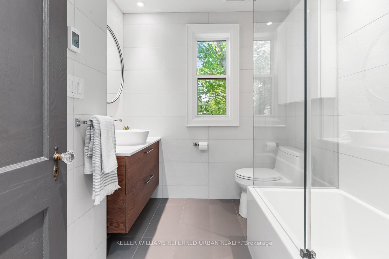 Photo 26 of 231 Lee Avenue, Toronto, The Beaches — HOMEH