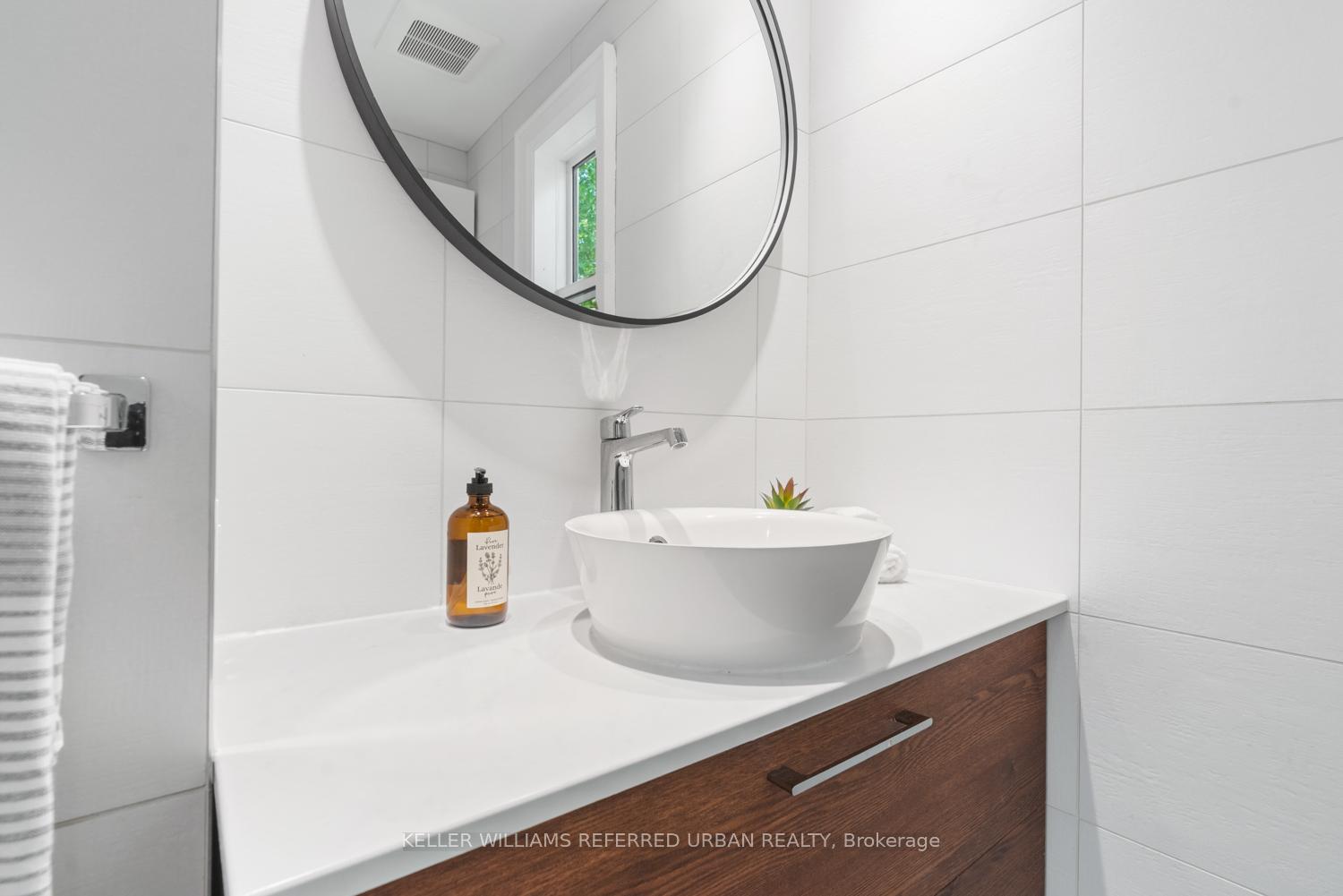 Photo 10 of 231 Lee Avenue, Toronto, The Beaches — HOMEH