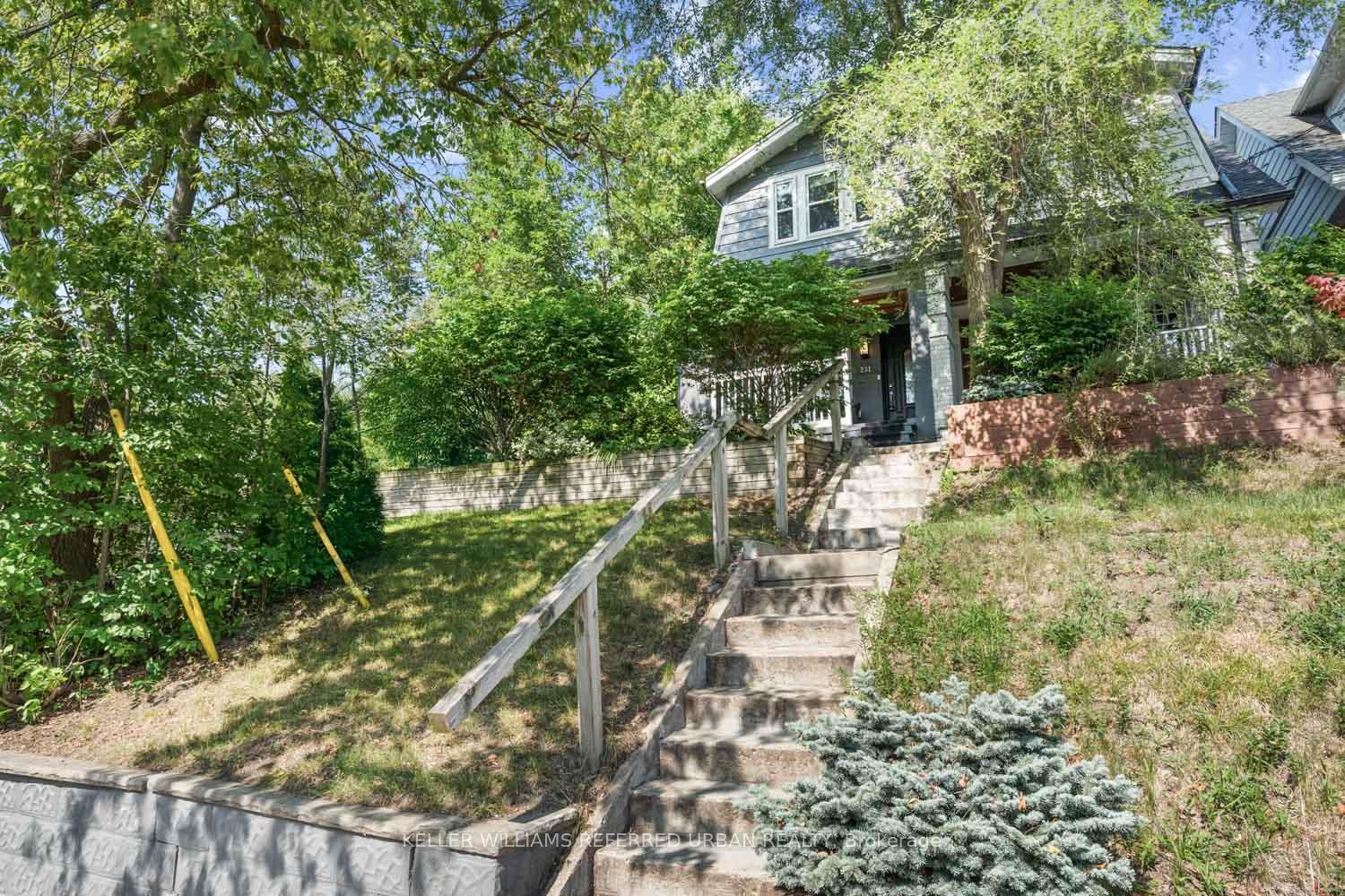 Photo 32 of 231 Lee Avenue, Toronto, The Beaches — HOMEH
