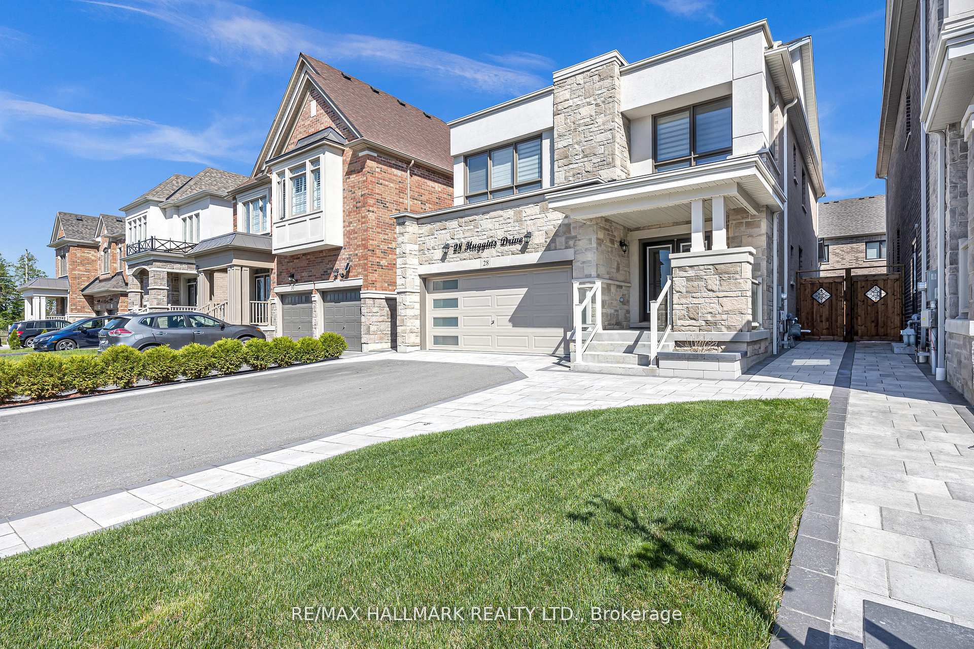 Photo 14 of 28 Huggins Drive, Whitby, Rural Whitby — HOMEH