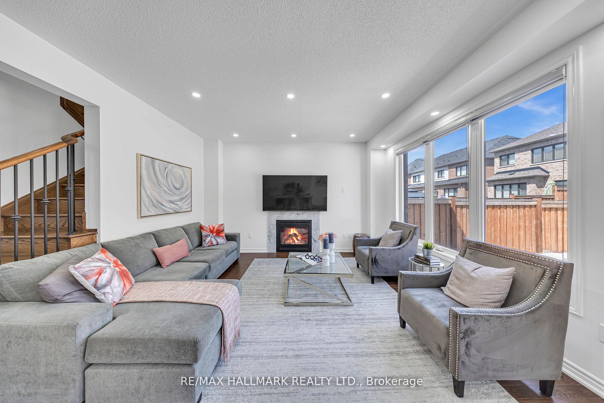 Photo 13 of 28 Huggins Drive, Whitby, Rural Whitby — HOMEH