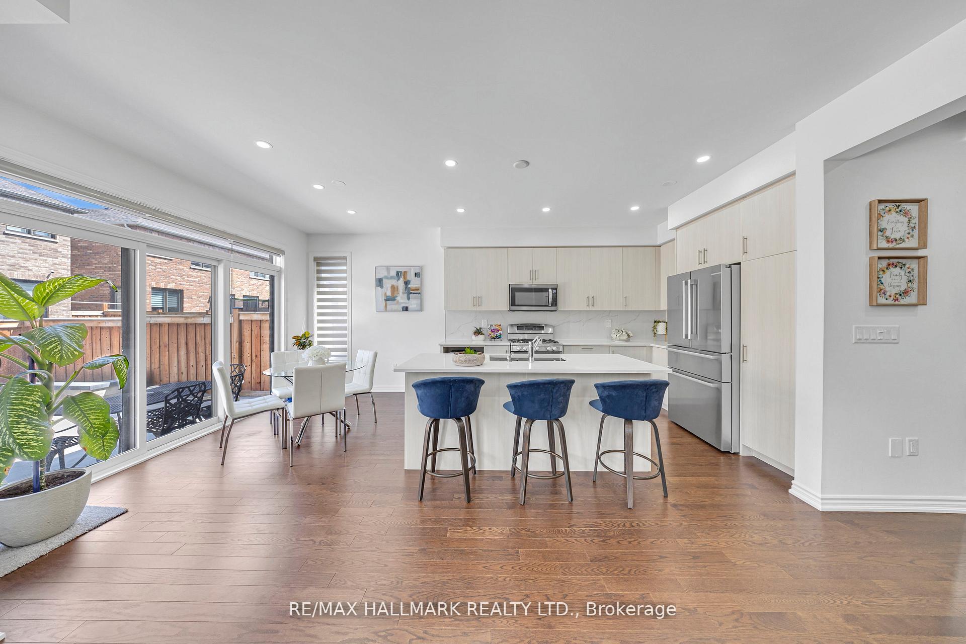 Photo 16 of 28 Huggins Drive, Whitby, Rural Whitby — HOMEH