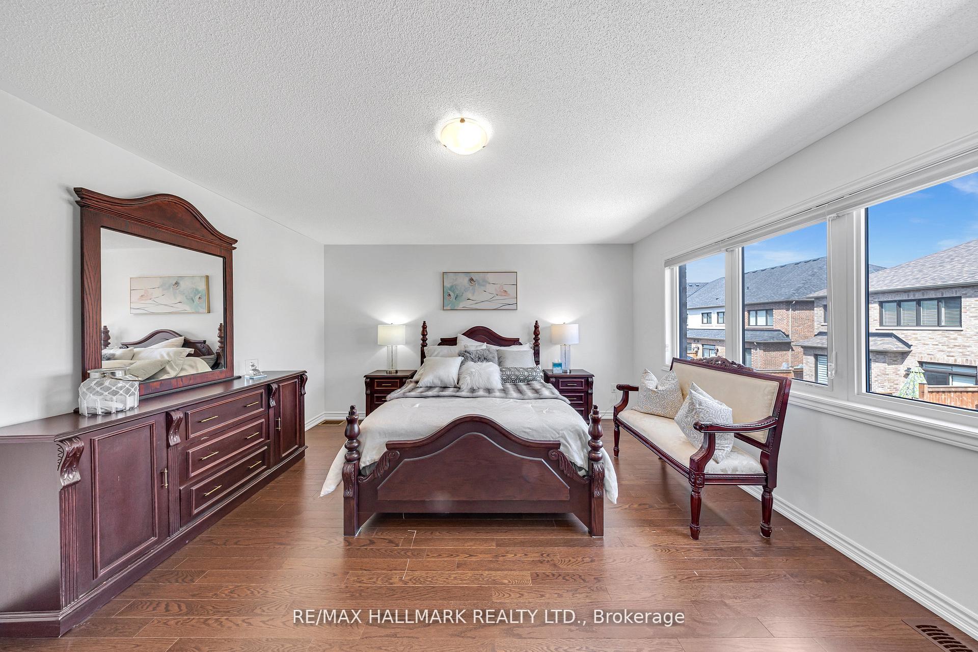 Photo 25 of 28 Huggins Drive, Whitby, Rural Whitby — HOMEH