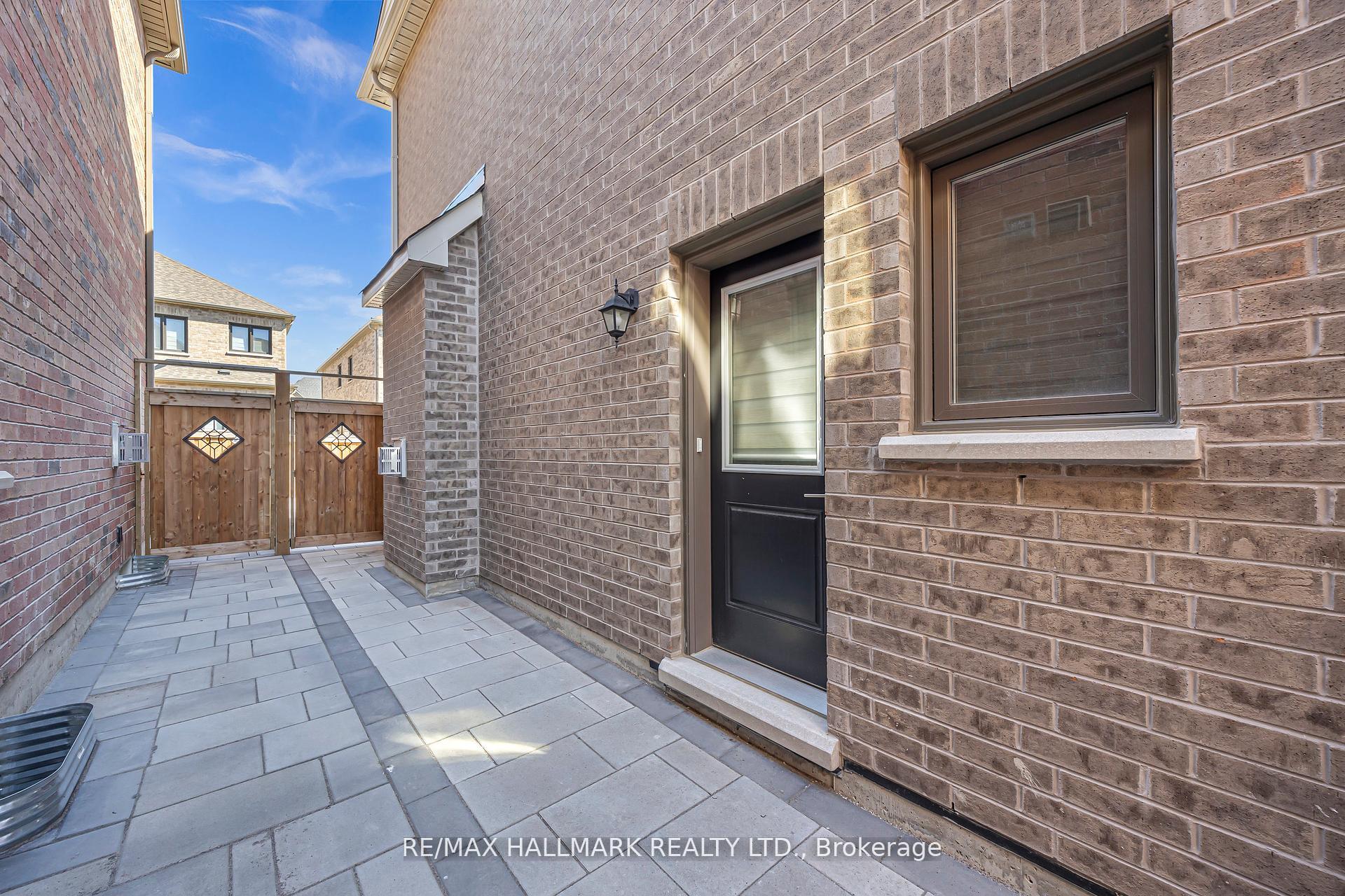 Photo 36 of 28 Huggins Drive, Whitby, Rural Whitby — HOMEH