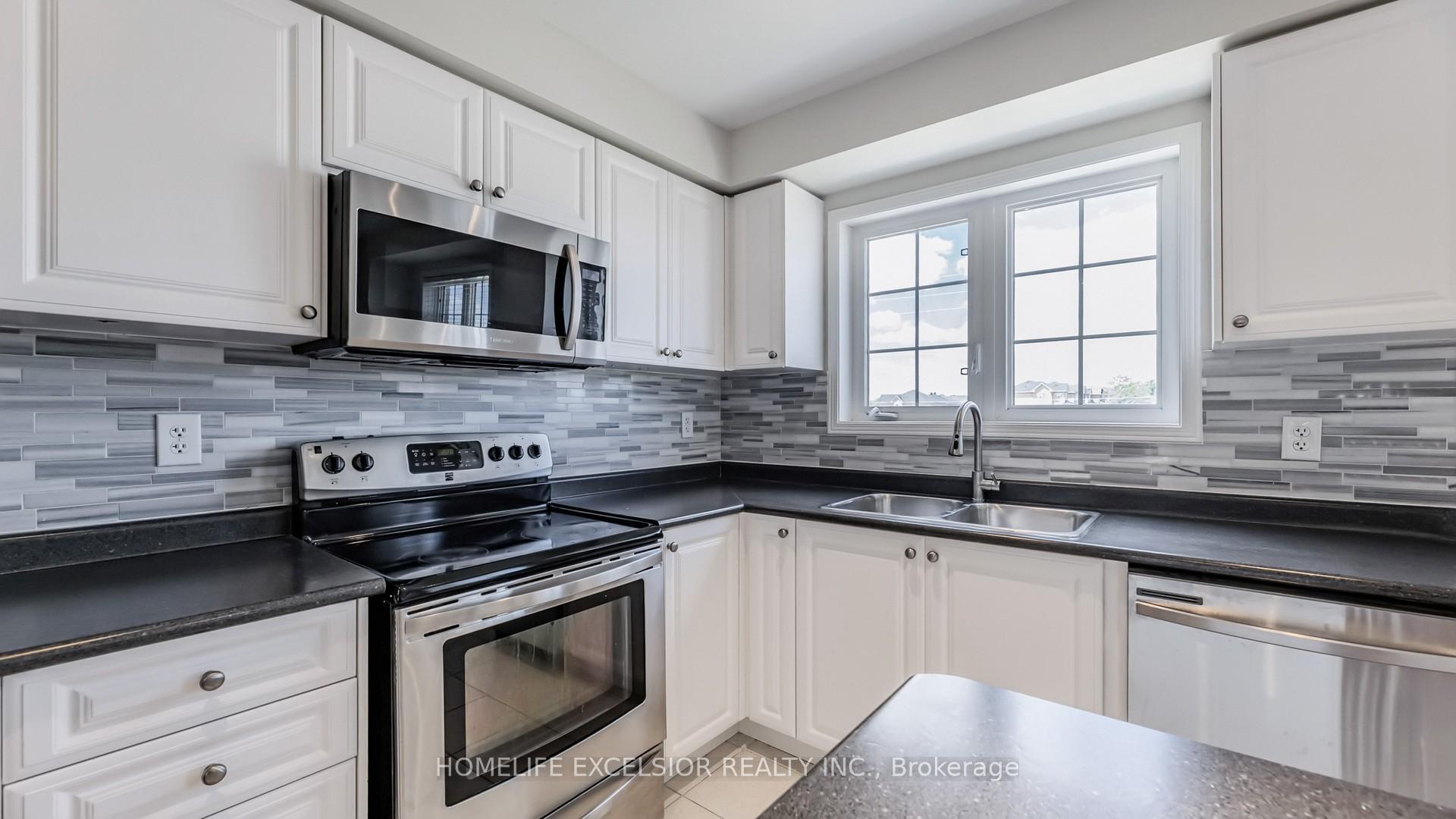 Photo 16 of 499 Rossland Road, Ajax, Central East — HOMEH