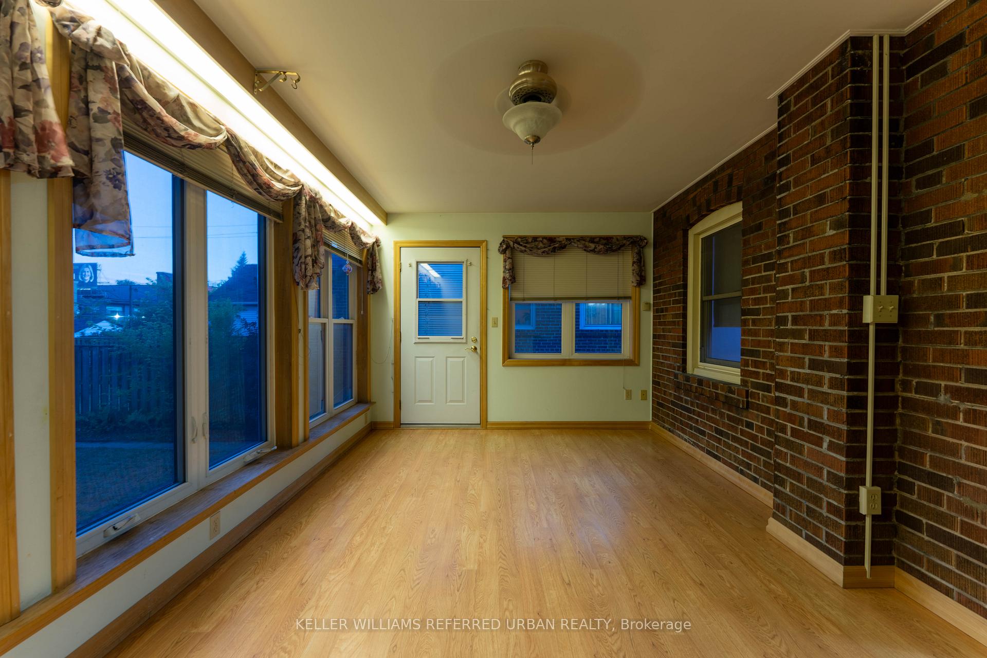 Photo 3 of 7 Davies Crescent, Toronto, East York — HOMEH