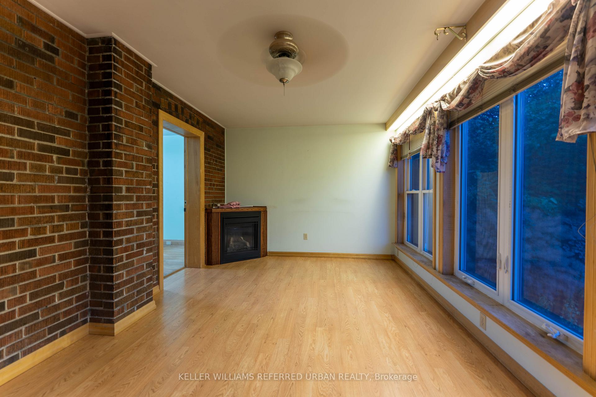Photo 9 of 7 Davies Crescent, Toronto, East York — HOMEH