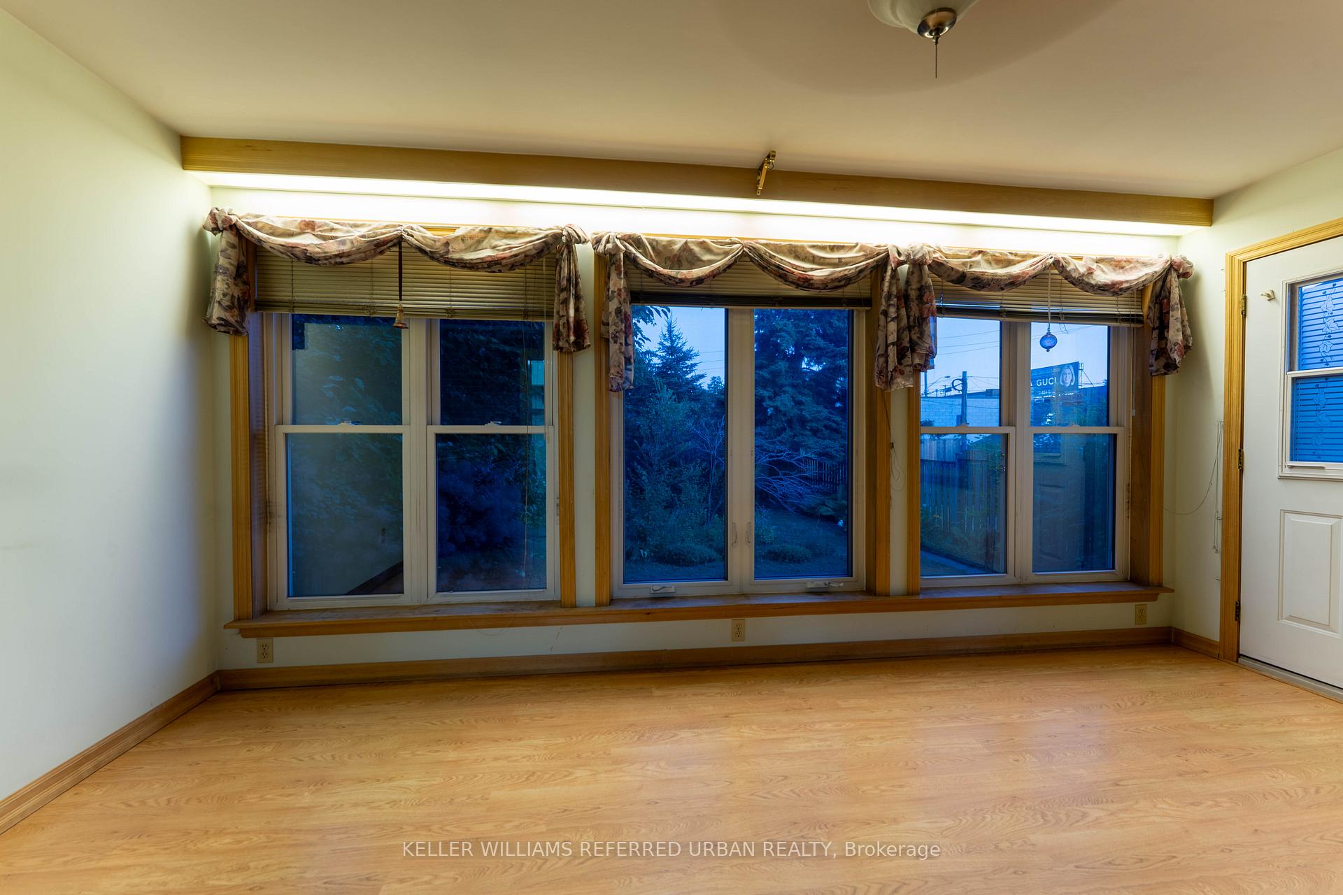 Photo 13 of 7 Davies Crescent, Toronto, East York — HOMEH