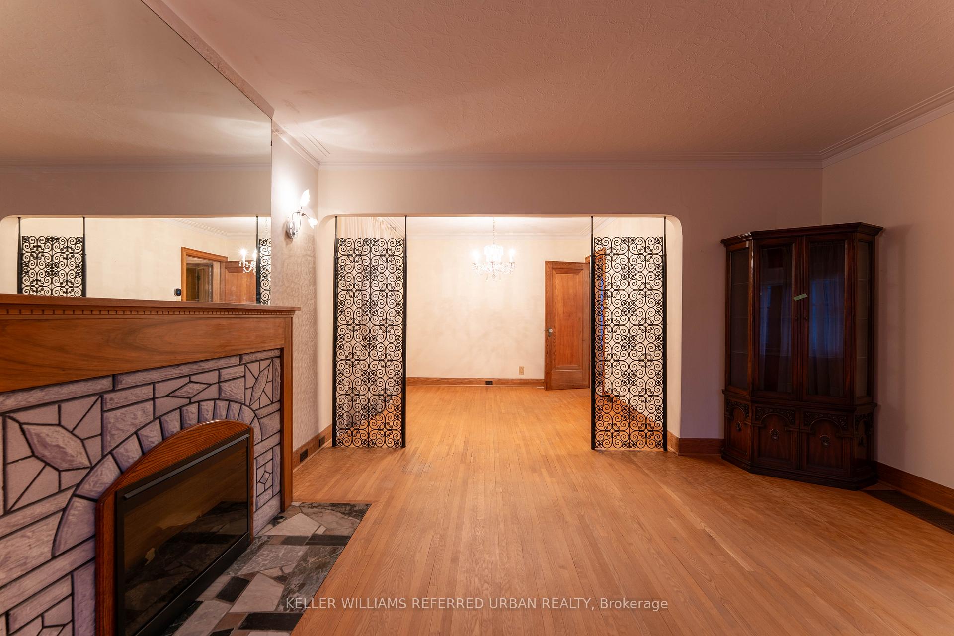 Photo 14 of 7 Davies Crescent, Toronto, East York — HOMEH