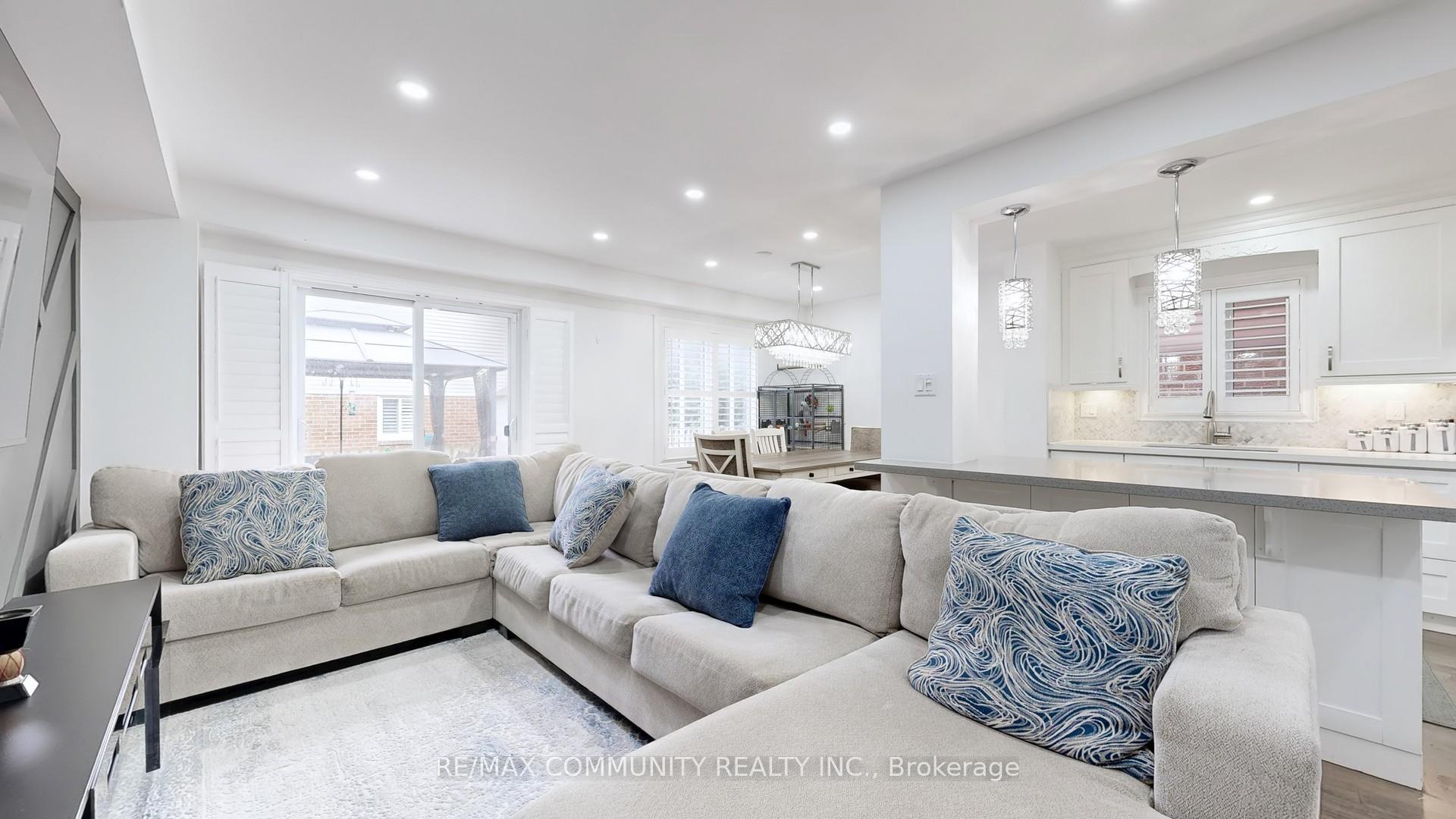 Photo 3 of 1117 Tanzer Court, Pickering, Bay Ridges — HOMEH