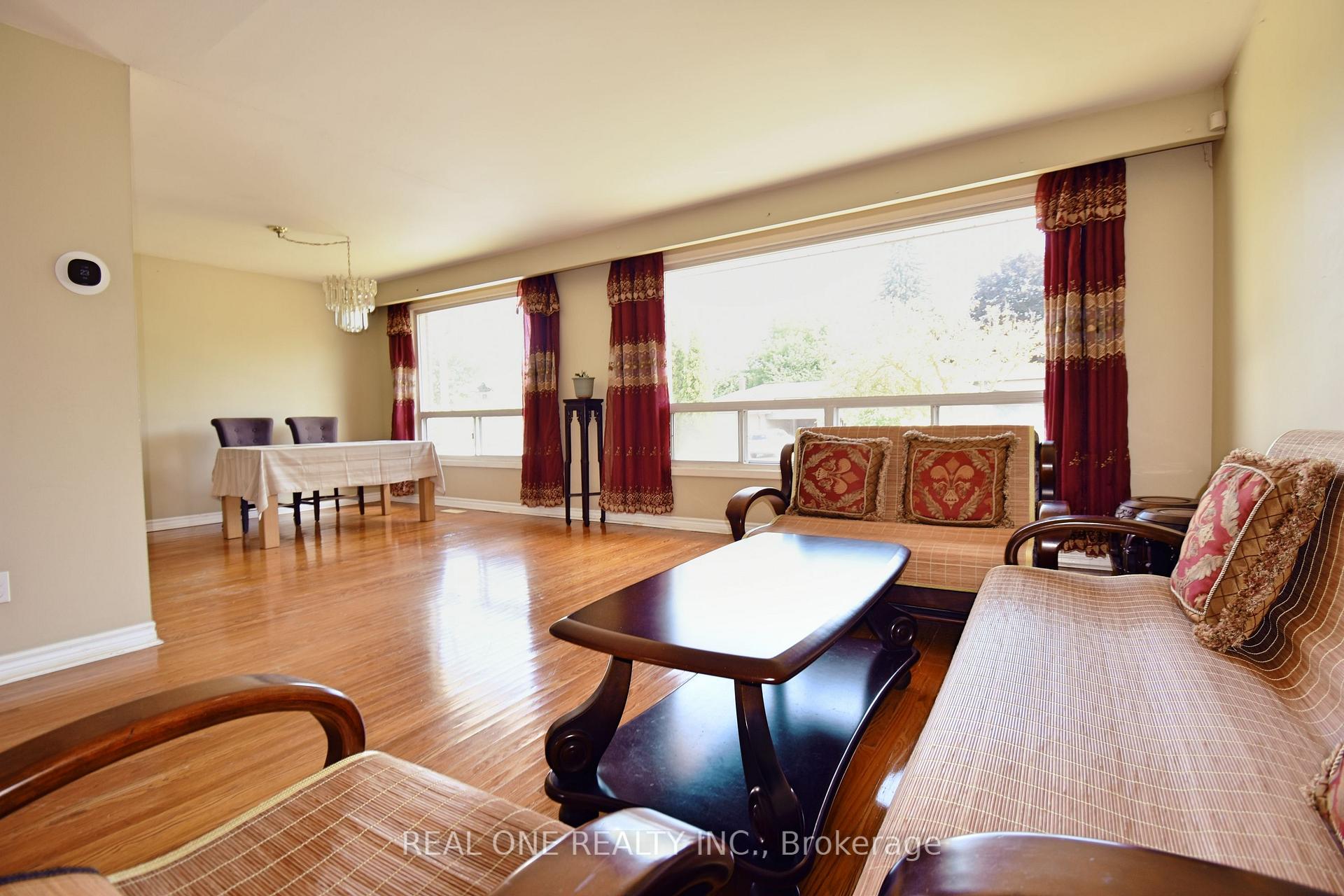 Photo 3 of 52 Greendowns Drive, Scarborough, Scarborough Village — HOMEH