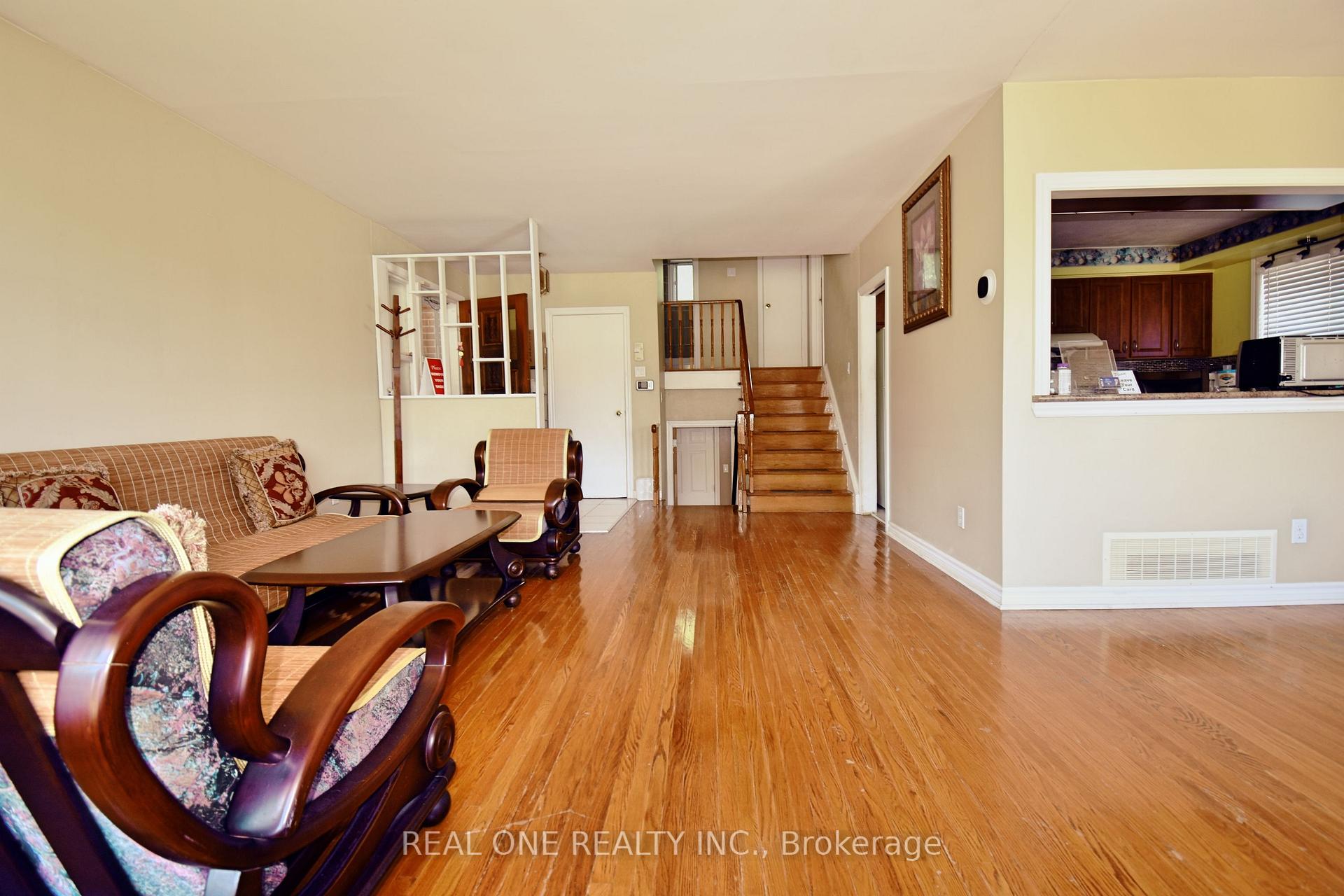 Photo 4 of 52 Greendowns Drive, Scarborough, Scarborough Village — HOMEH