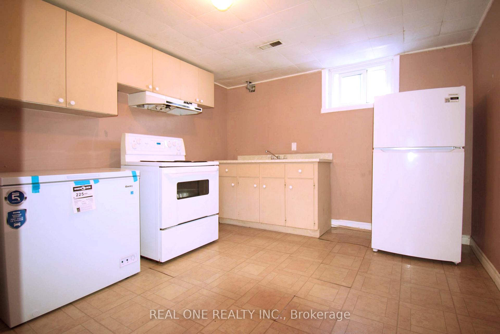 Photo 13 of 52 Greendowns Drive, Scarborough, Scarborough Village — HOMEH