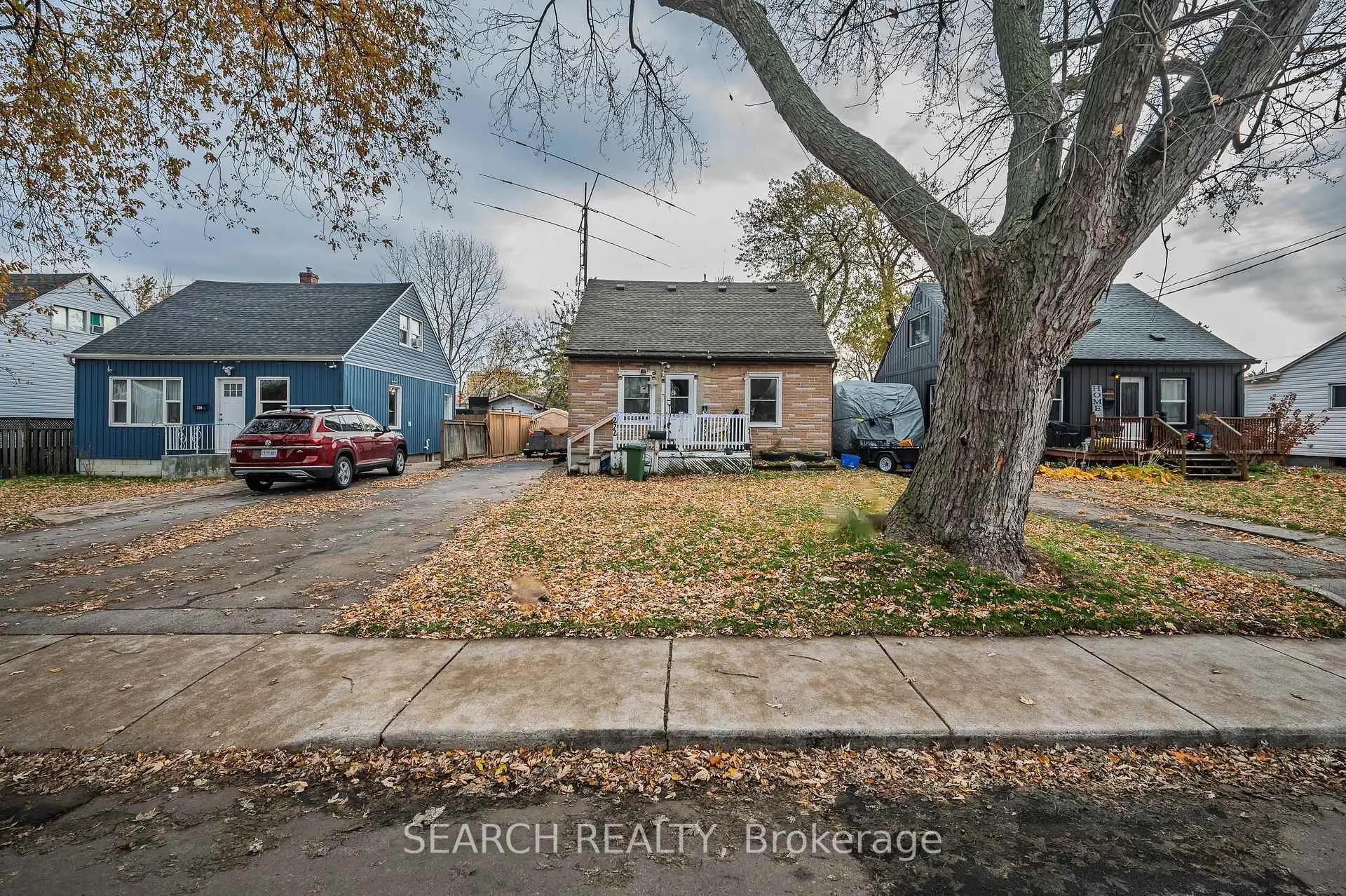 Photo 2 of 222 Walter Avenue N, Hamilton, Normanhurst — HOMEH