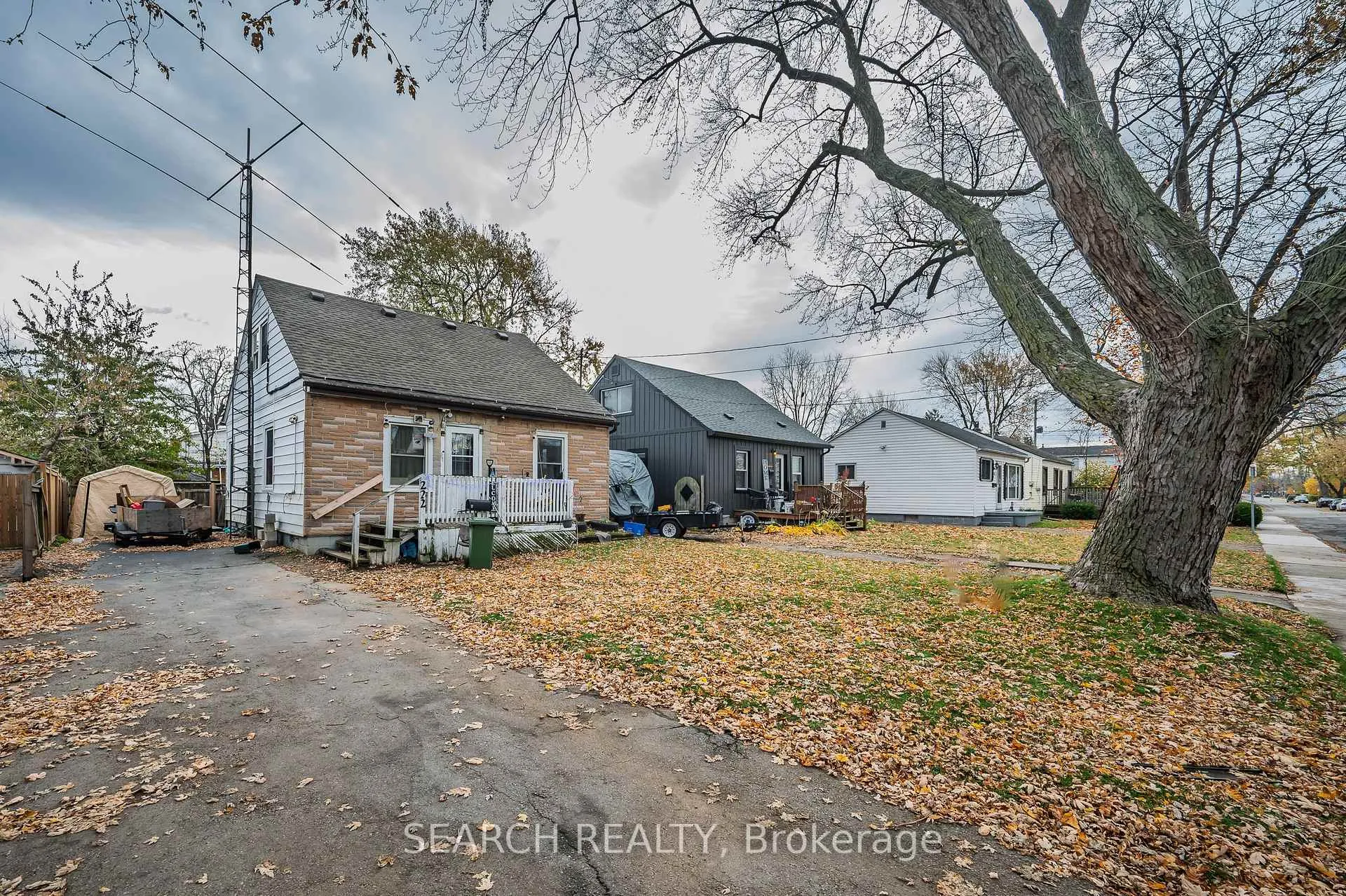 Photo 3 of 222 Walter Avenue N, Hamilton, Normanhurst — HOMEH