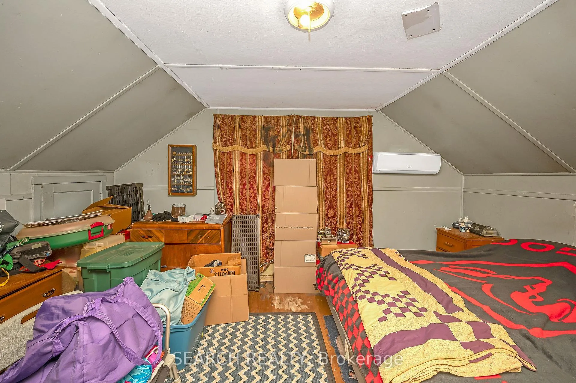 Photo 14 of 222 Walter Avenue N, Hamilton, Normanhurst — HOMEH