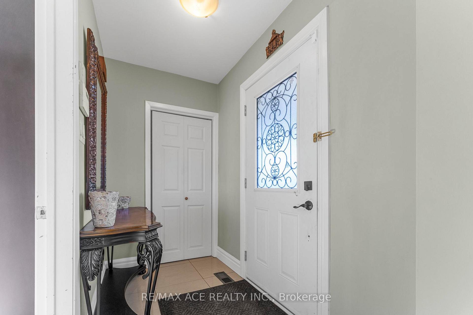 Photo 4 of 23 Macduff Crescent, Scarborough, Cliffcrest — HOMEH