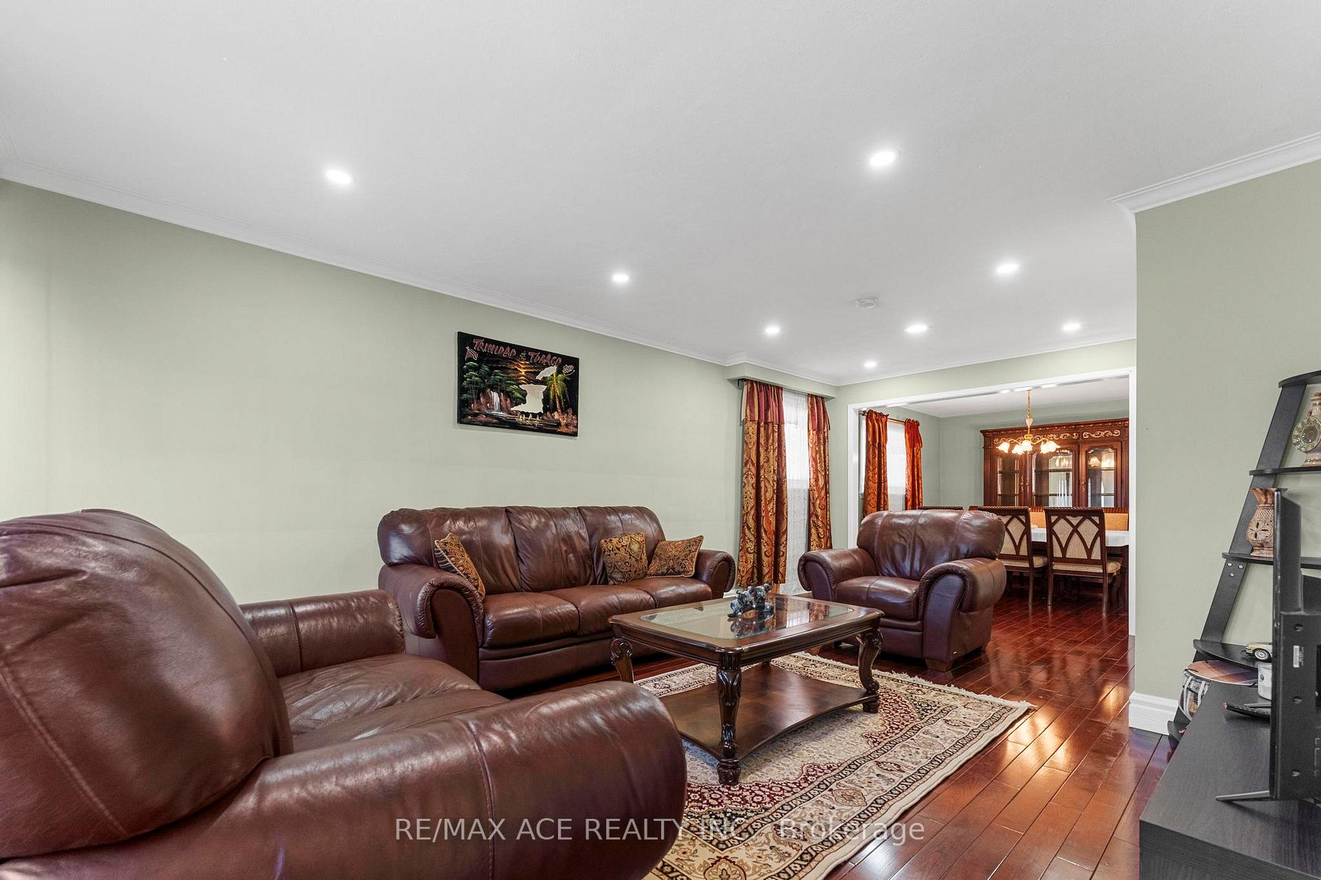 Photo 5 of 23 Macduff Crescent, Scarborough, Cliffcrest — HOMEH