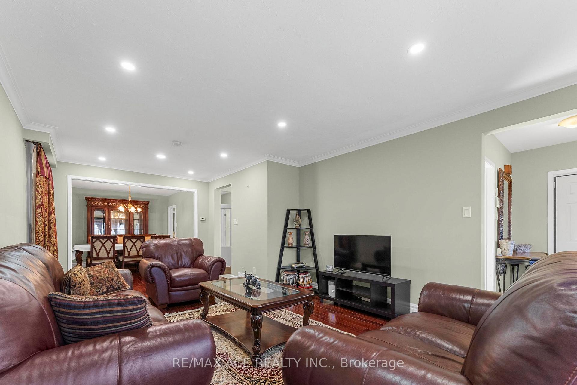 Photo 11 of 23 Macduff Crescent, Scarborough, Cliffcrest — HOMEH
