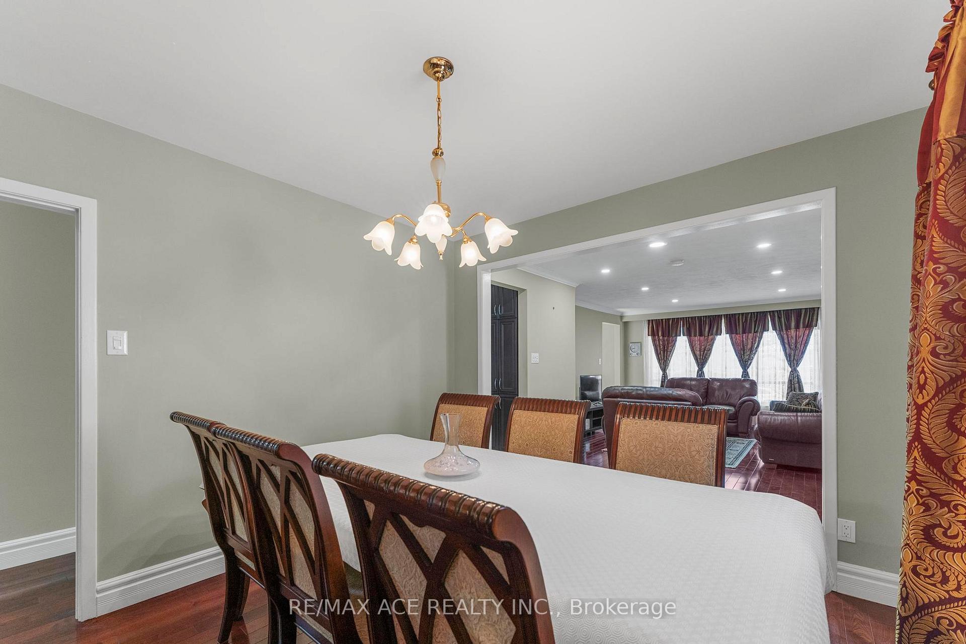 Photo 7 of 23 Macduff Crescent, Scarborough, Cliffcrest — HOMEH