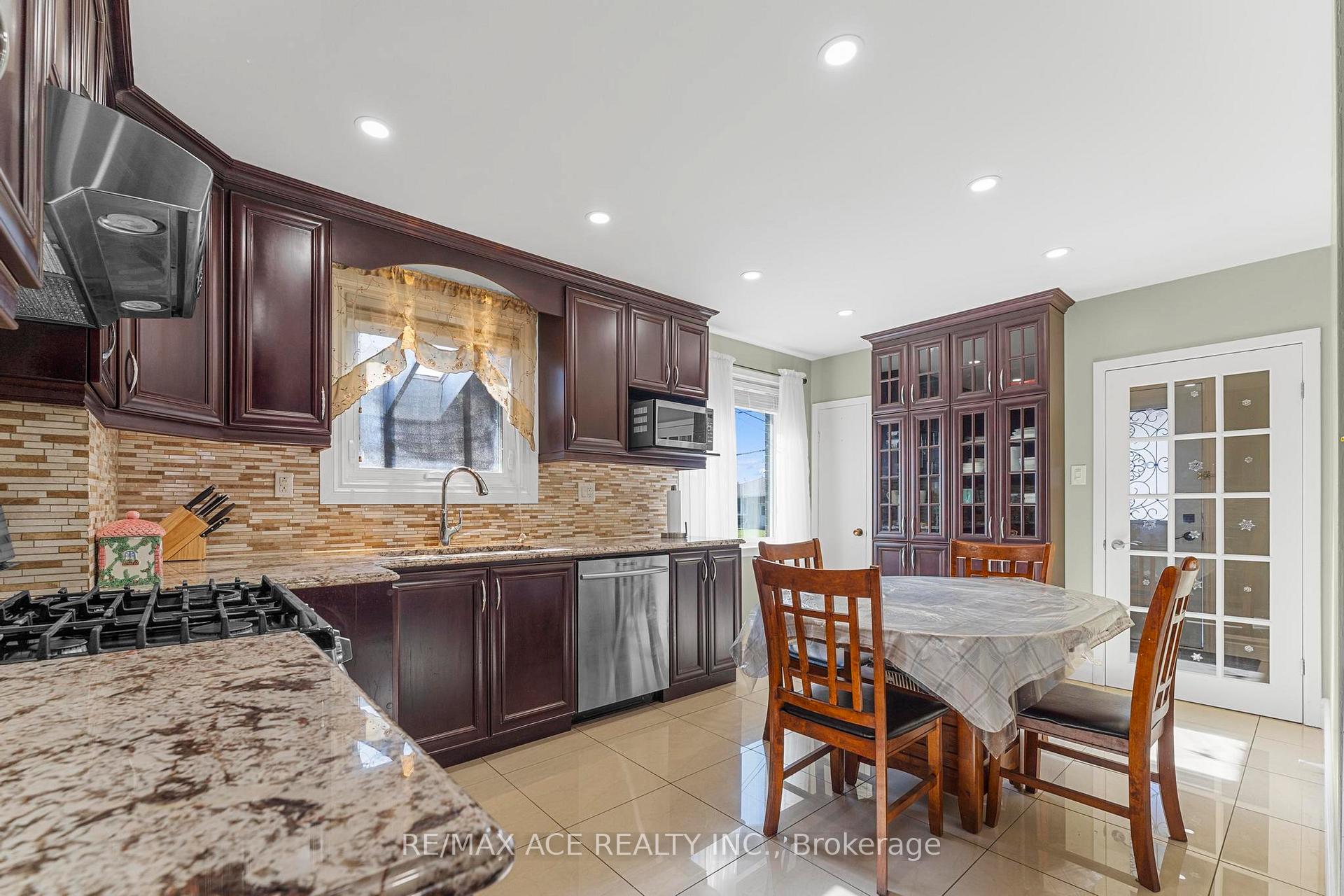 Photo 8 of 23 Macduff Crescent, Scarborough, Cliffcrest — HOMEH