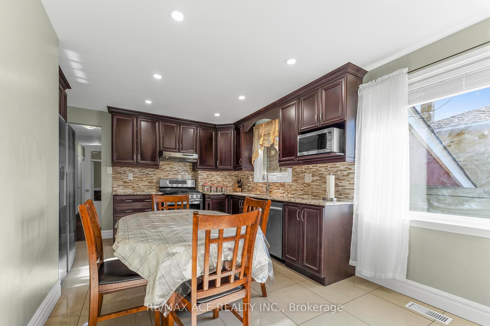 Photo 10 of 23 Macduff Crescent, Scarborough, Cliffcrest — HOMEH
