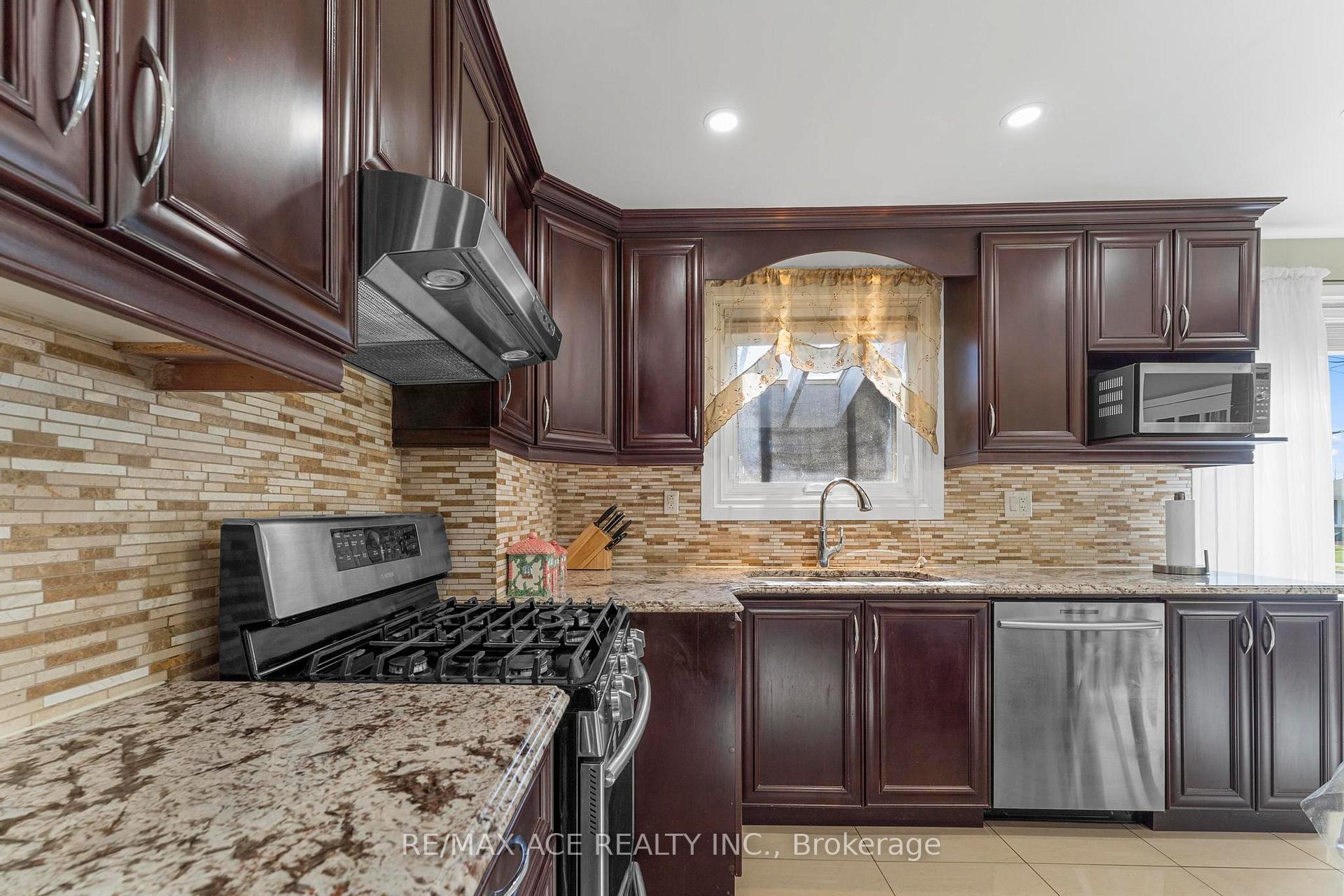 Photo 13 of 23 Macduff Crescent, Scarborough, Cliffcrest — HOMEH