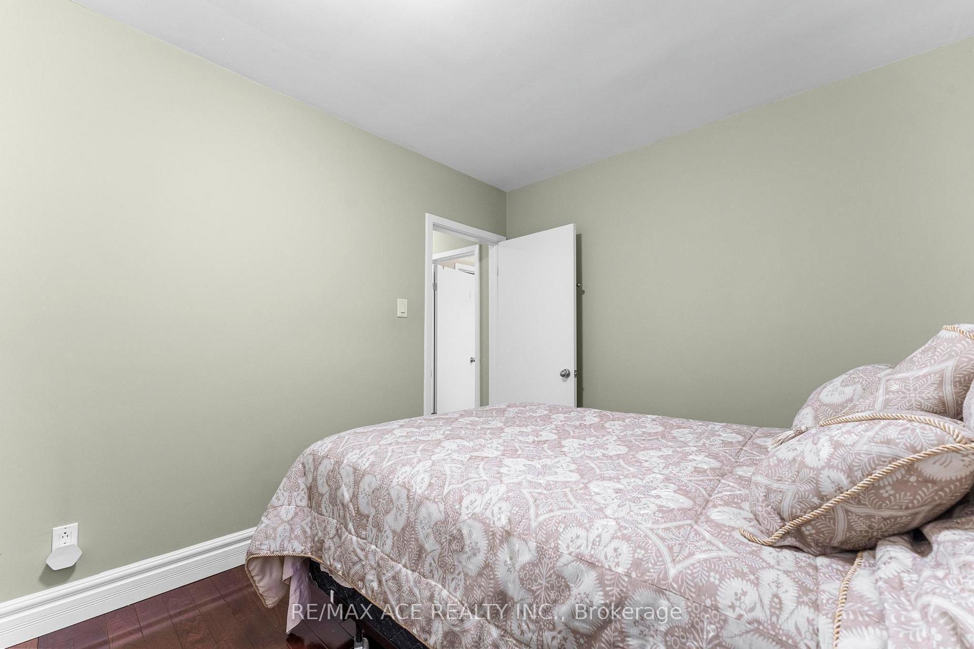 Photo 22 of 23 Macduff Crescent, Scarborough, Cliffcrest — HOMEH
