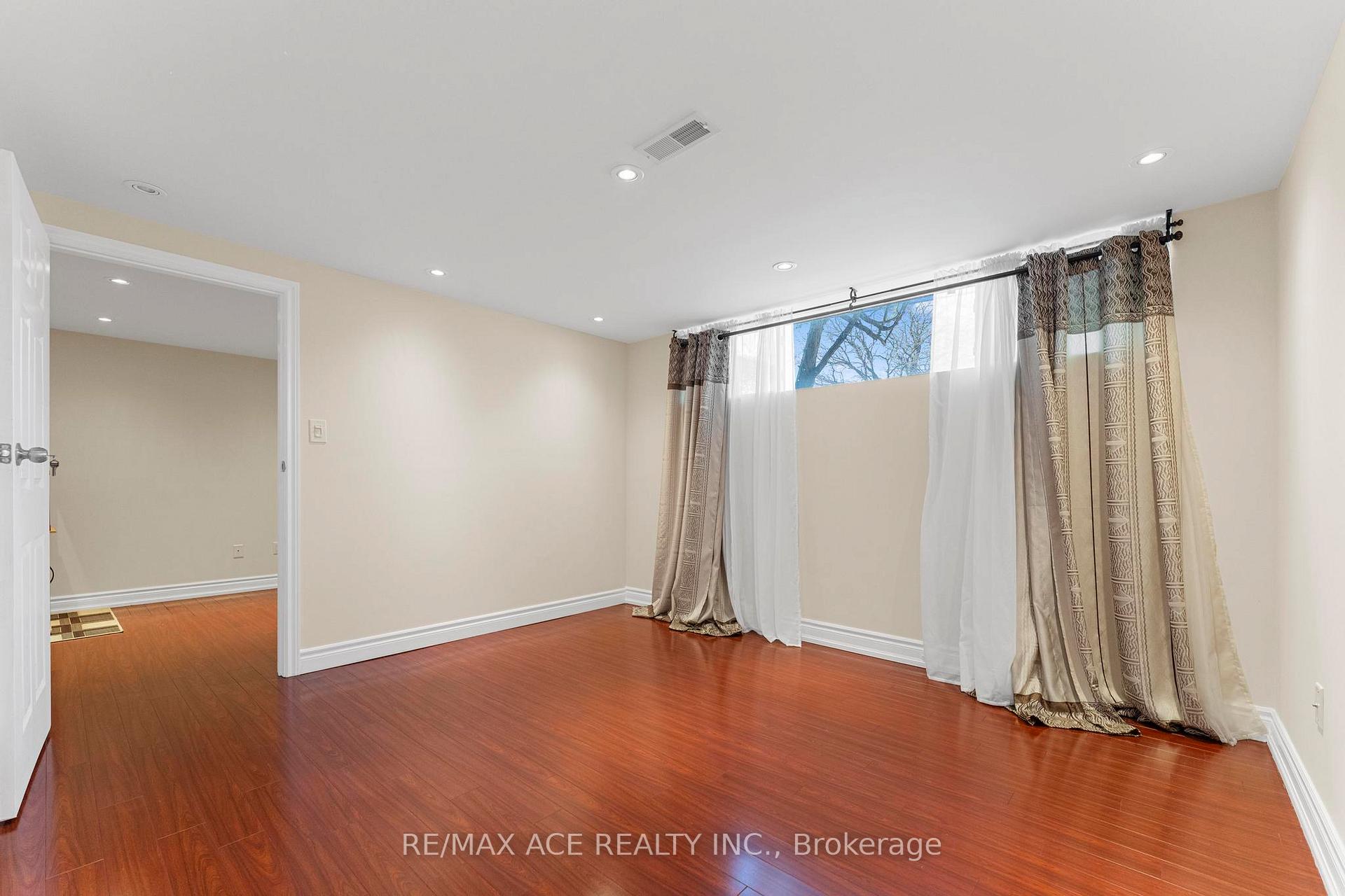 Photo 27 of 23 Macduff Crescent, Scarborough, Cliffcrest — HOMEH