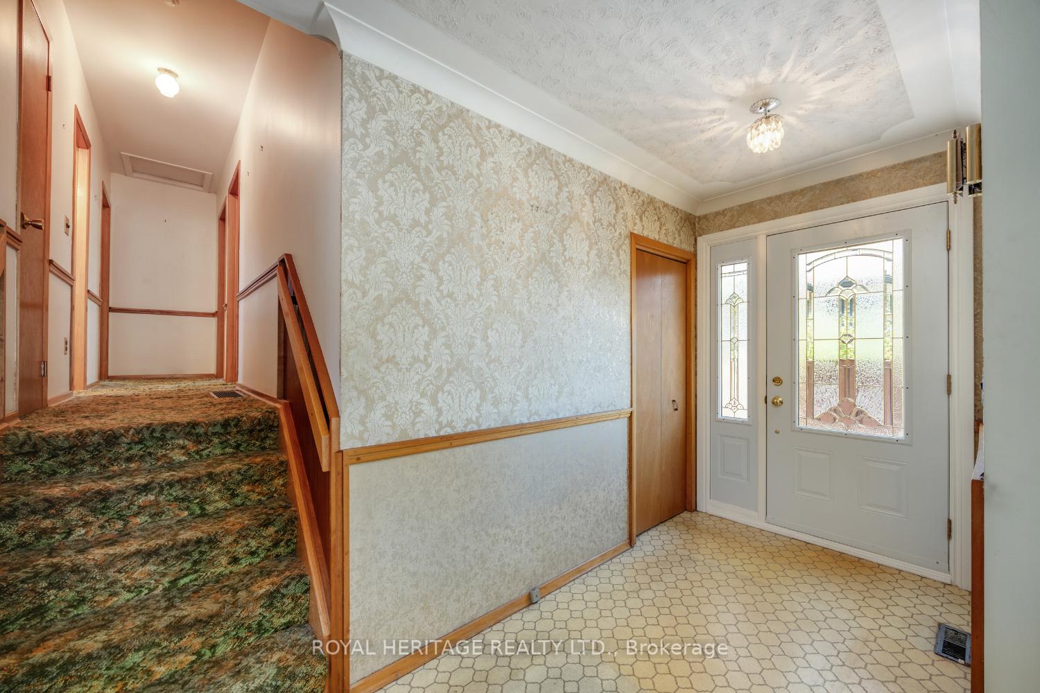 Photo 3 of 503 Wilson Road S, Oshawa, Donevan — HOMEH