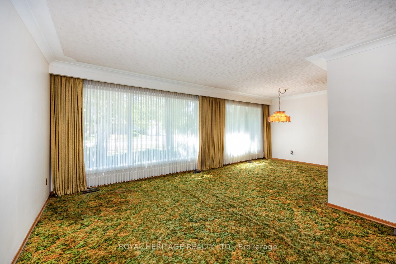 Photo 4 of 503 Wilson Road S, Oshawa, Donevan — HOMEH