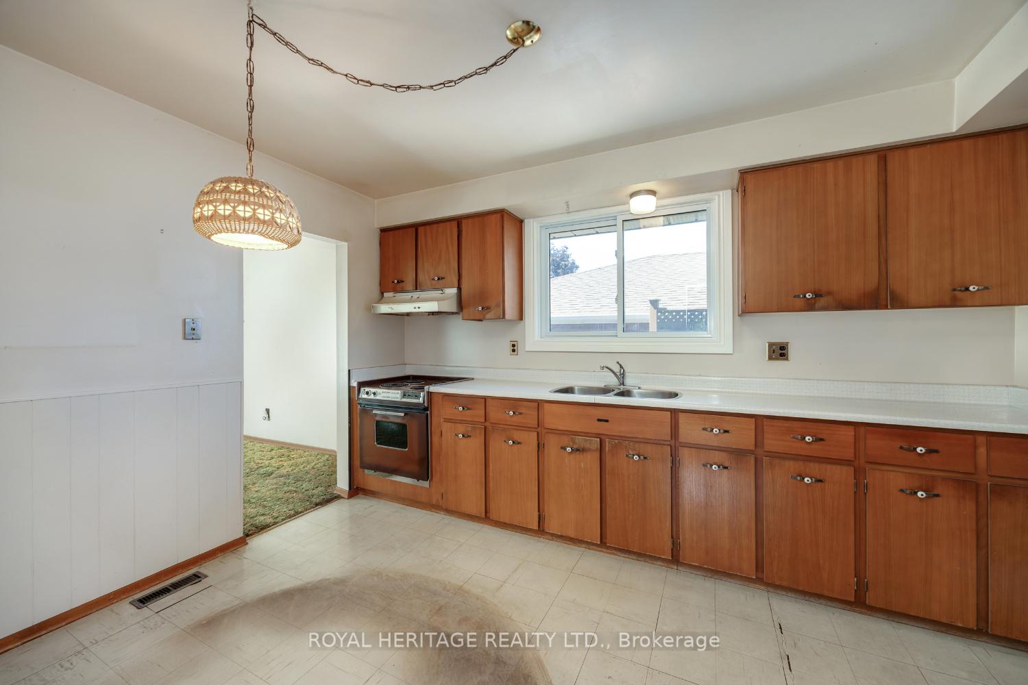 Photo 10 of 503 Wilson Road S, Oshawa, Donevan — HOMEH