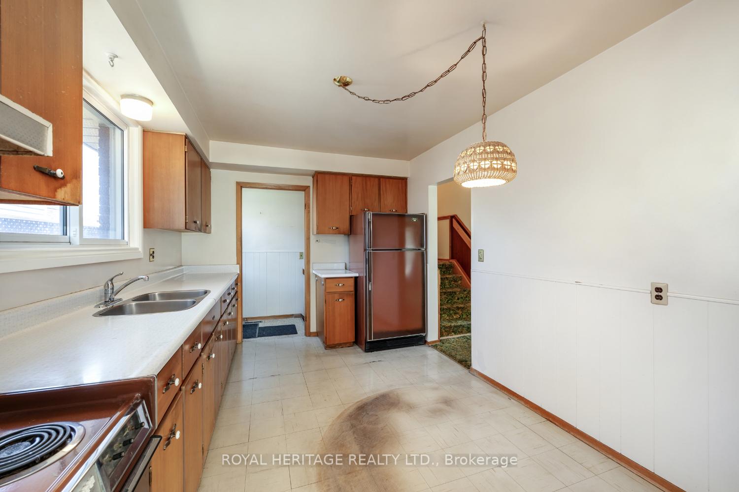 Photo 5 of 503 Wilson Road S, Oshawa, Donevan — HOMEH